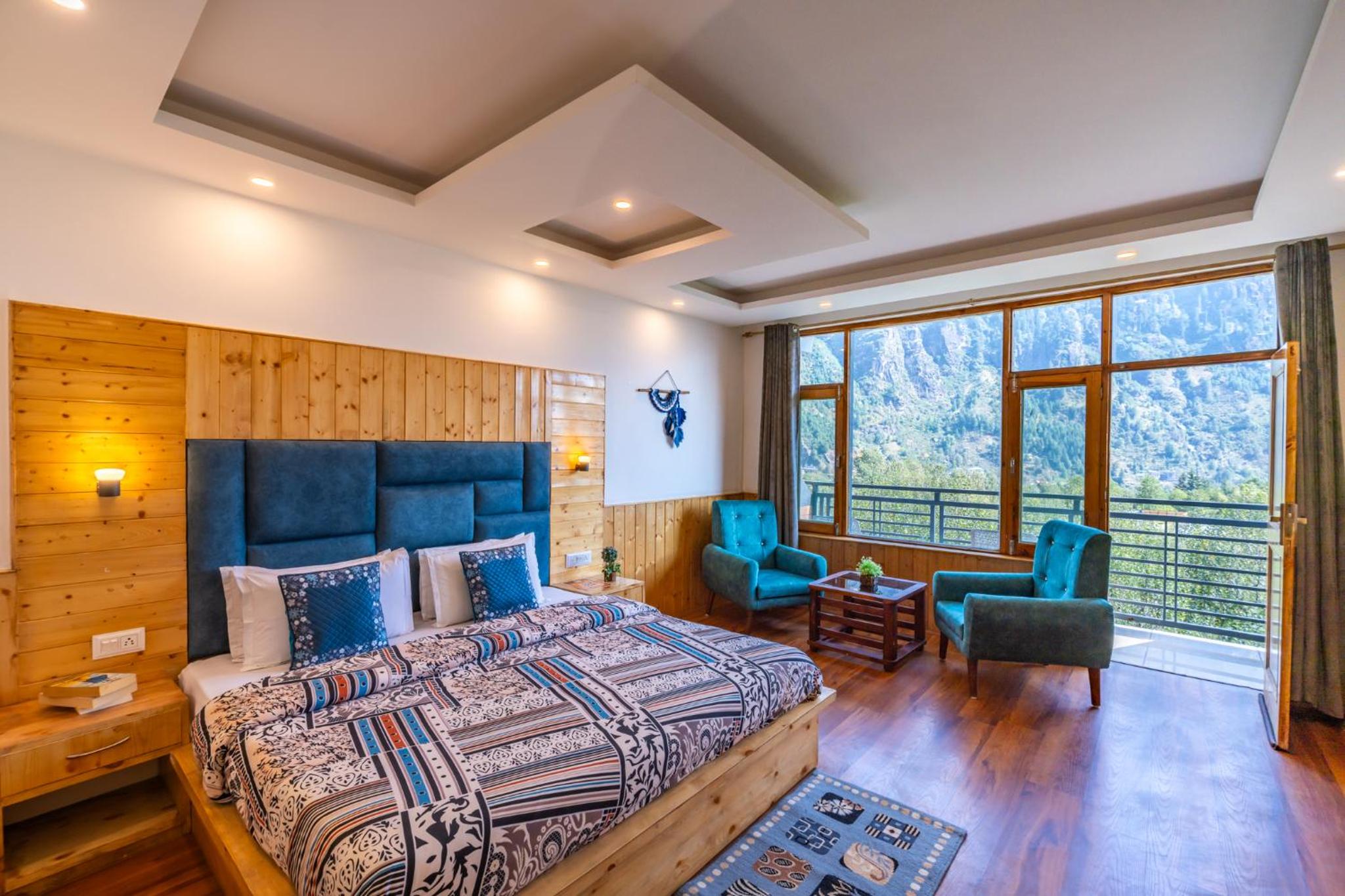 Deluxe Double Room with Balcony - Photo 1