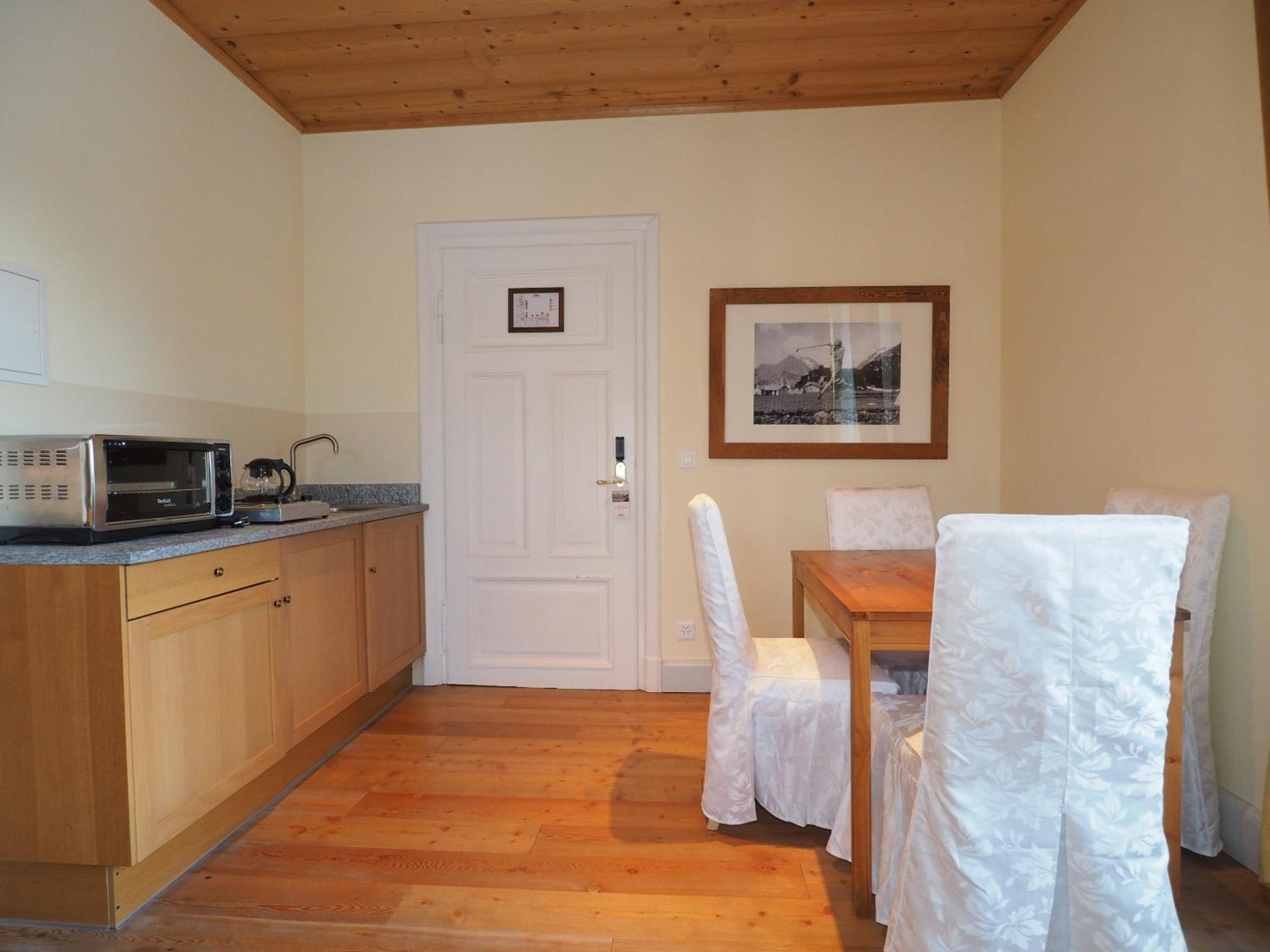 Budget One-Bedroom Apartment photo 2
