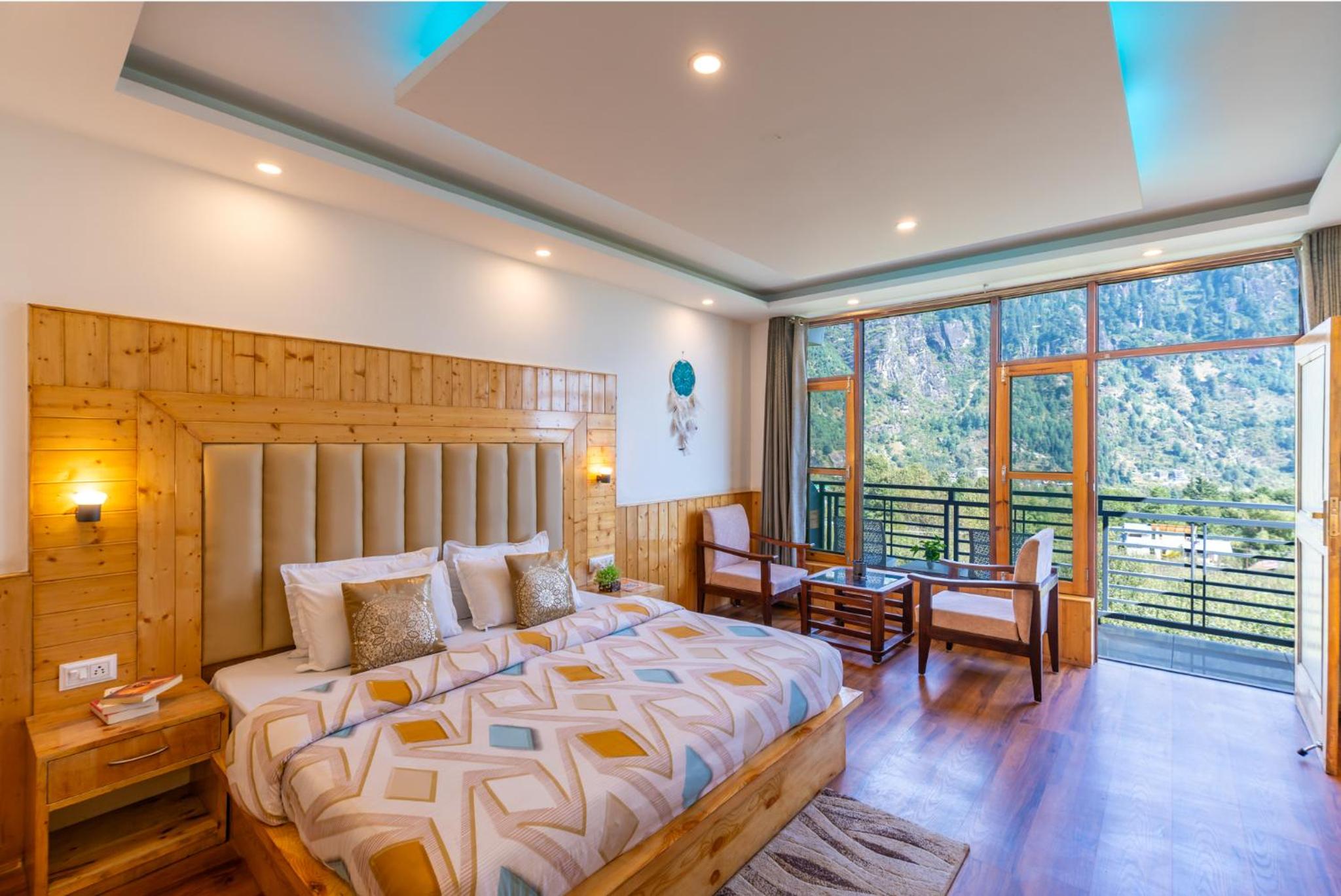 Deluxe Double Room with Balcony - Photo 22