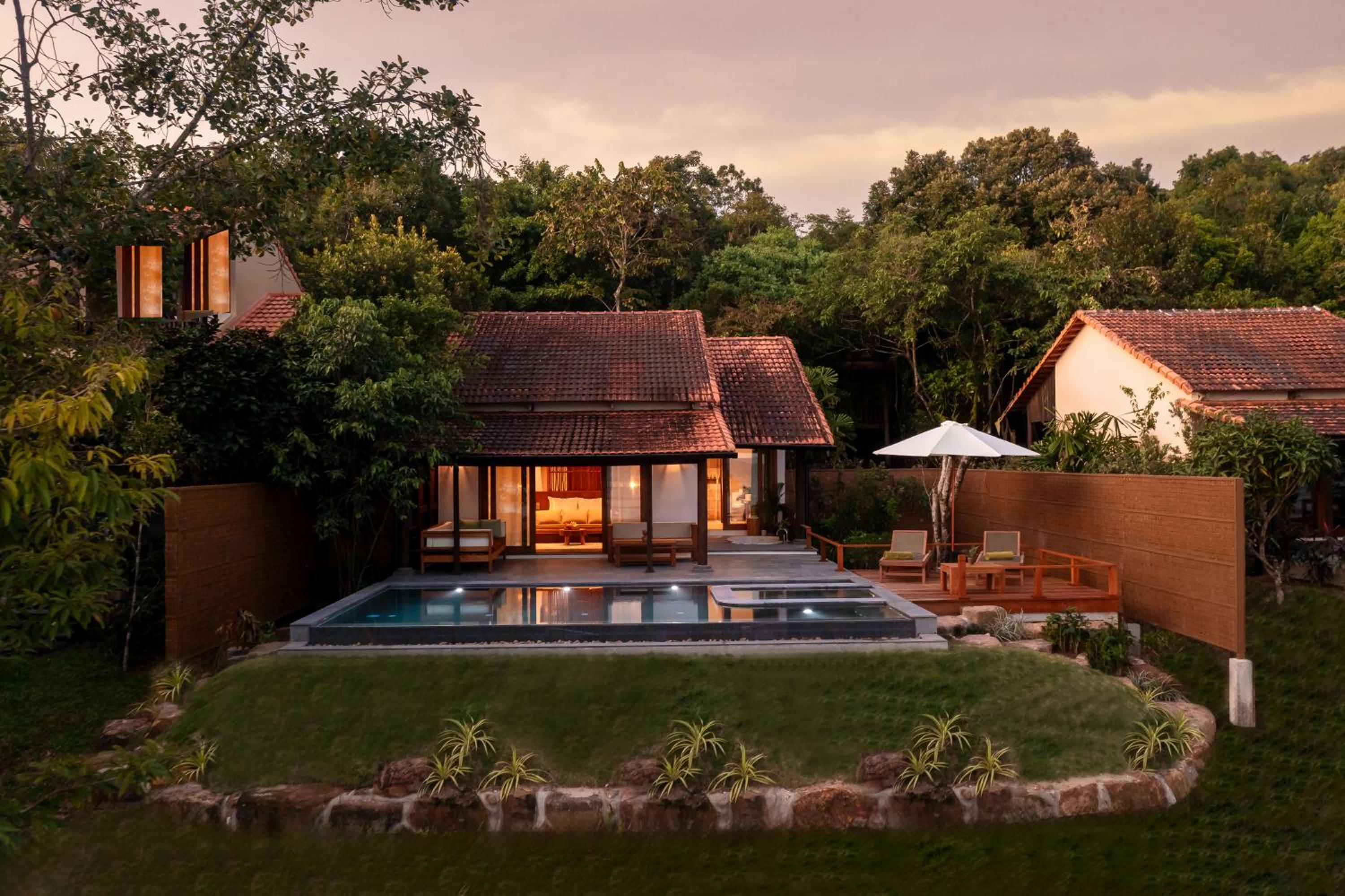 Beachfront Pool Villa