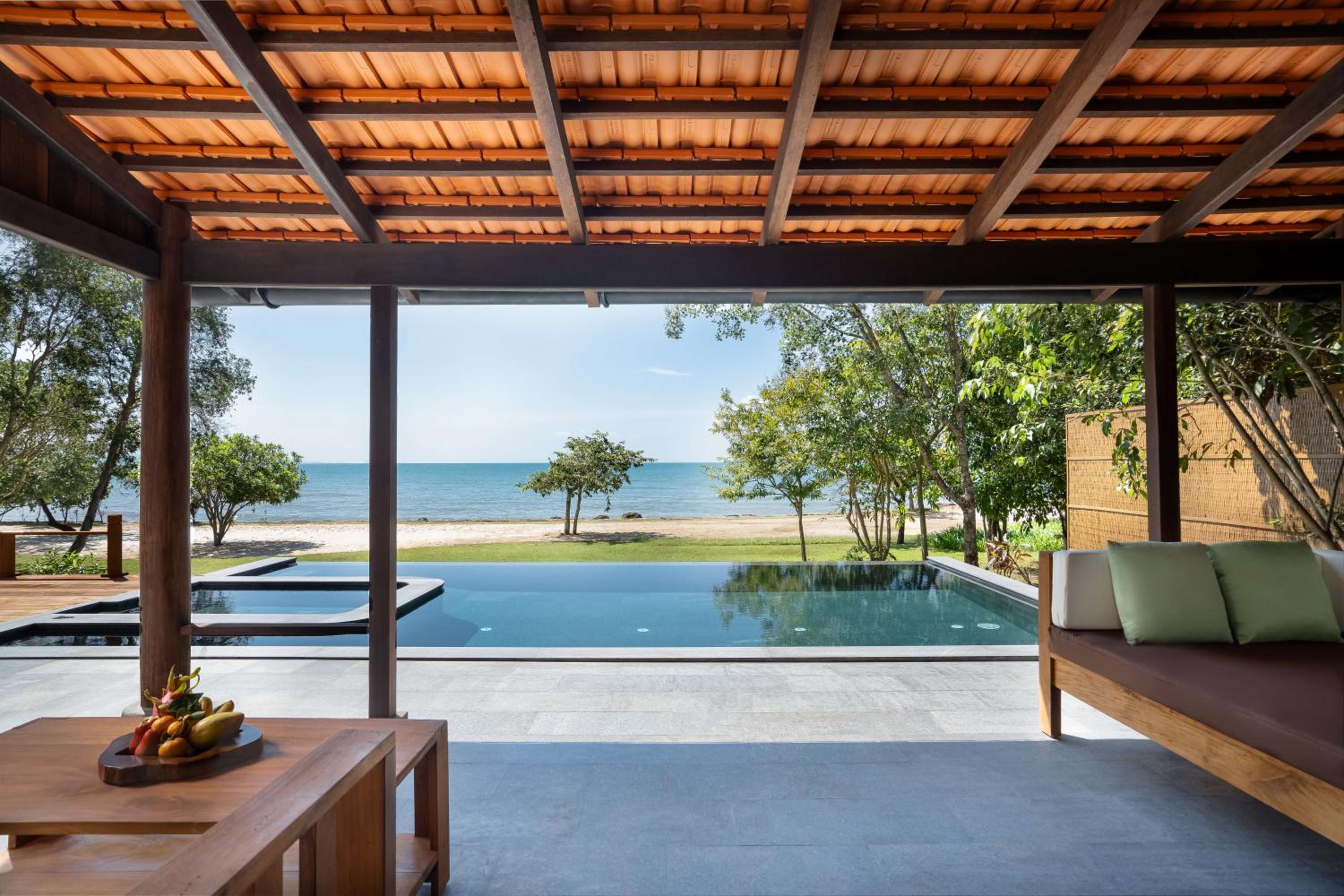 Beachfront Pool Villa thumbnail 6