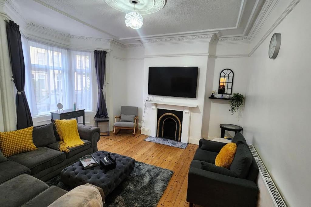 Three-Bedroom Apartment photo 1