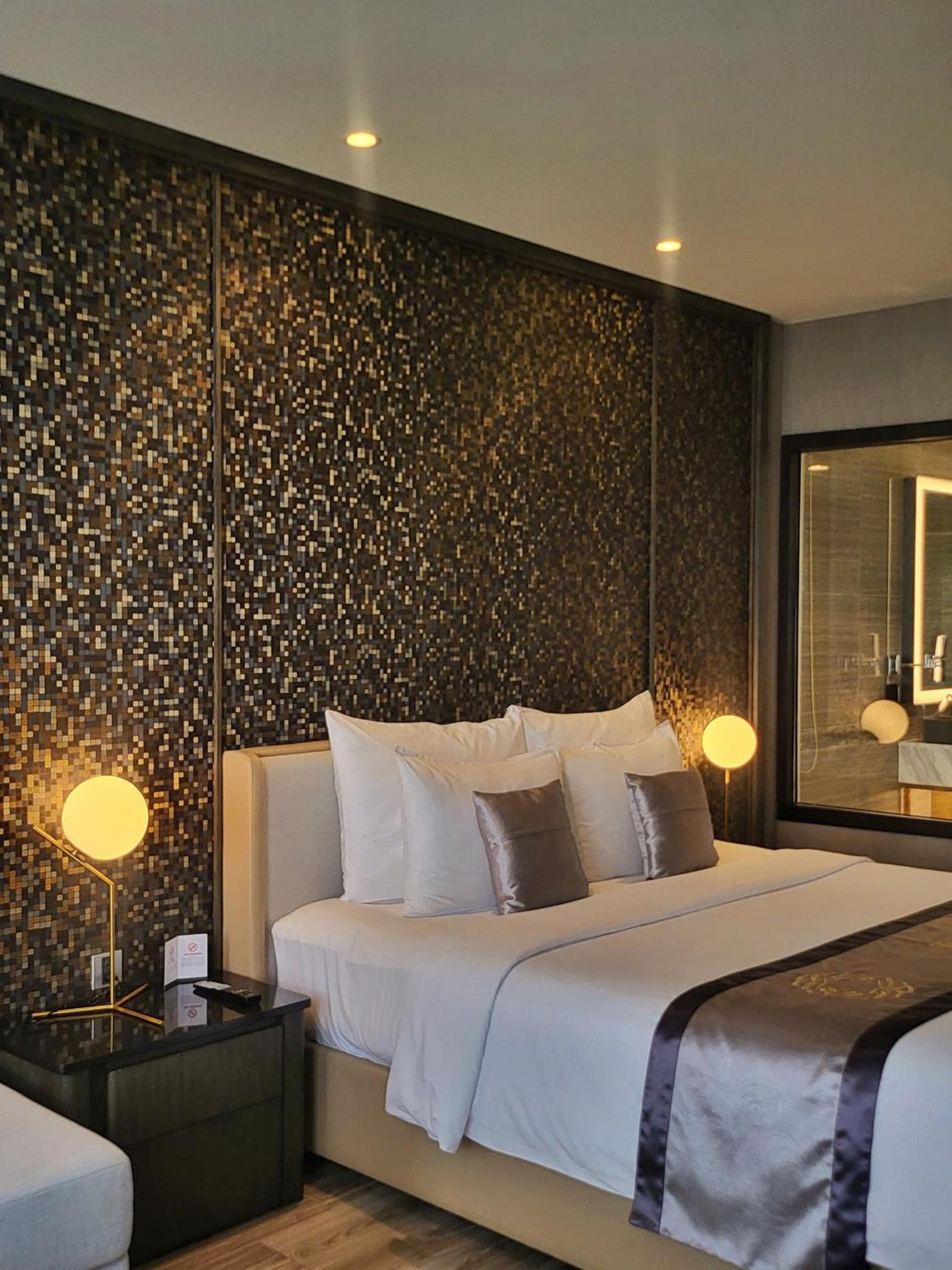 Deluxe King Room - Photo 1