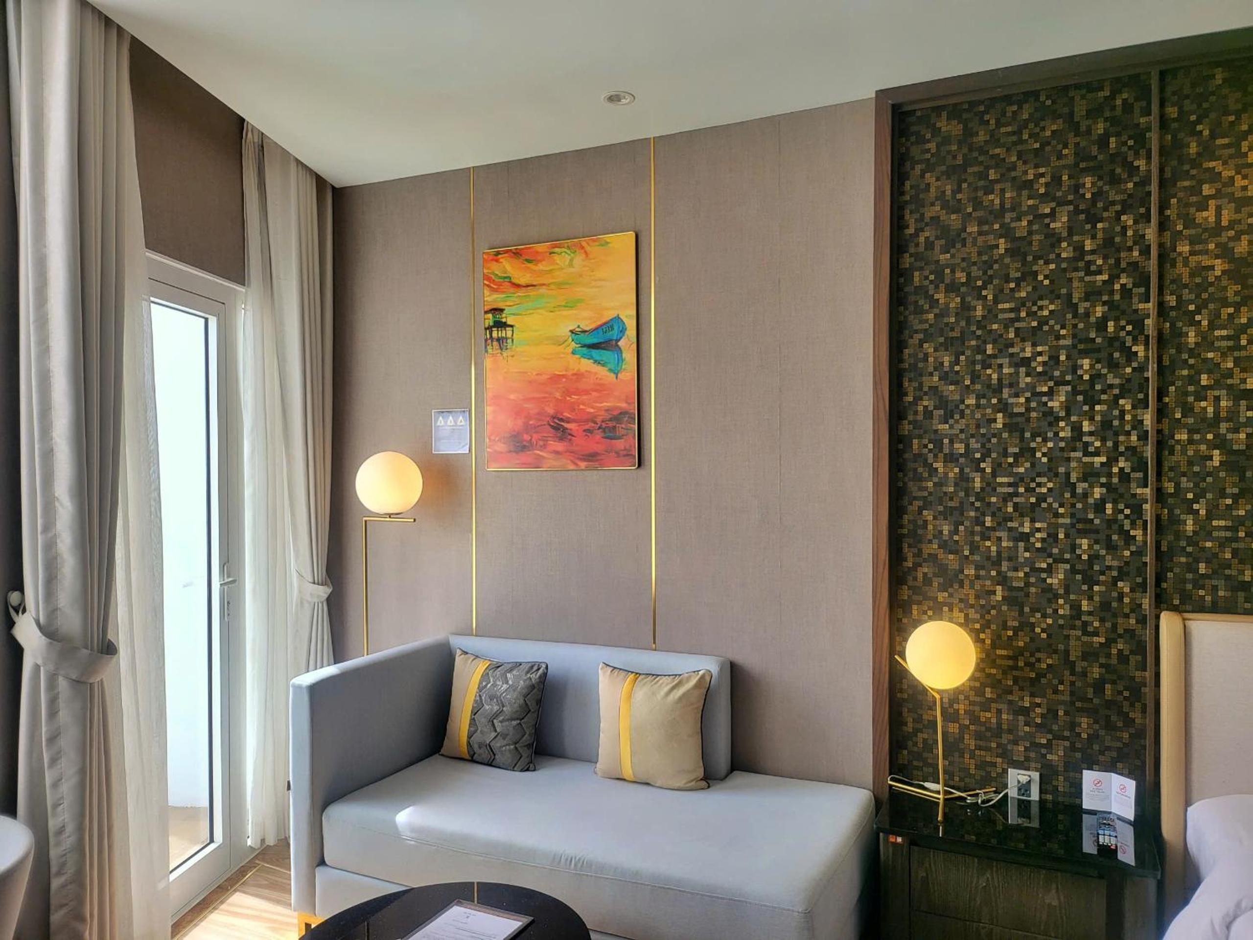 Deluxe King Room - Photo 3