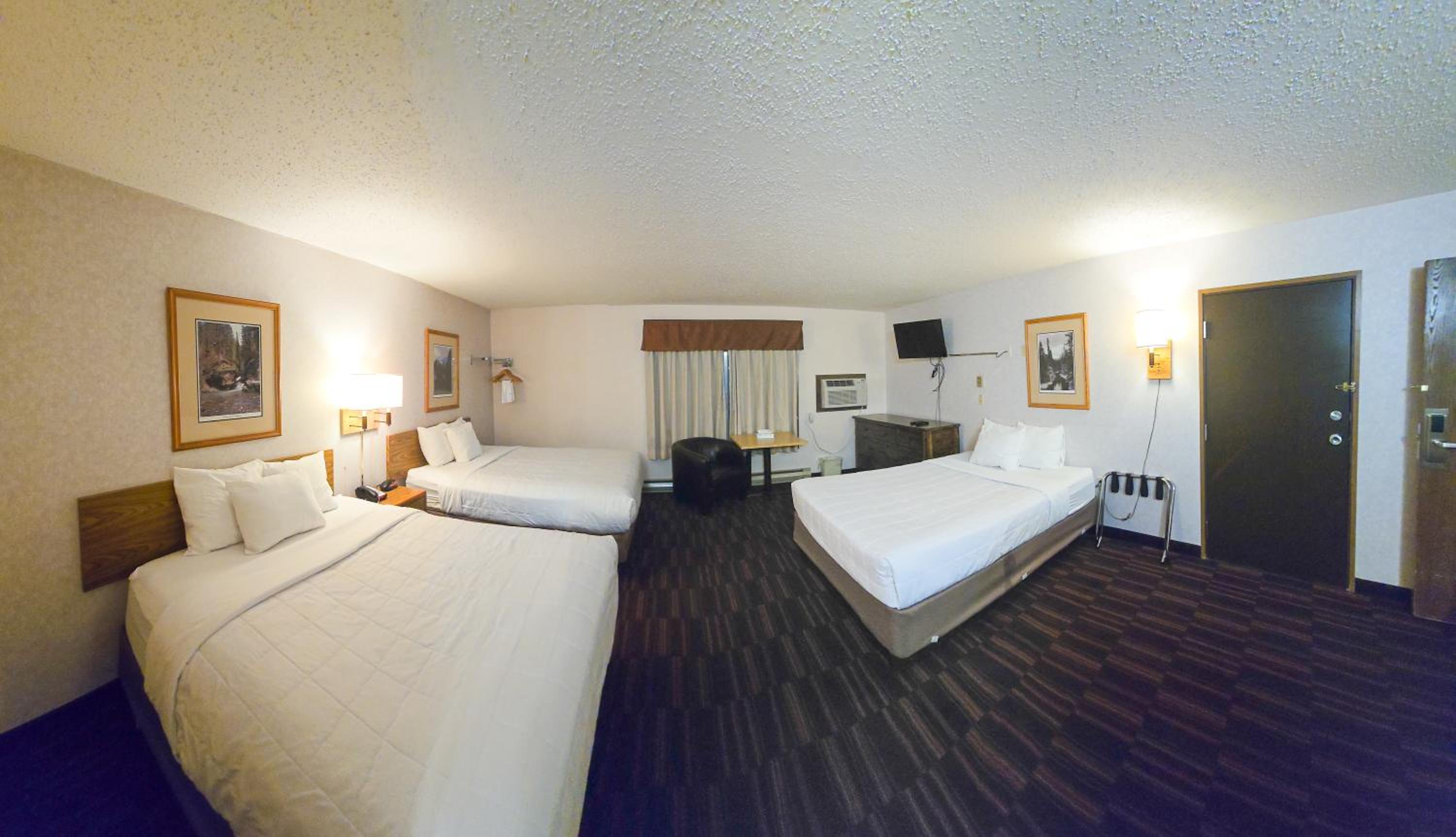 3 Queen Beds, Family Room, Non-Smoking - Photo 1