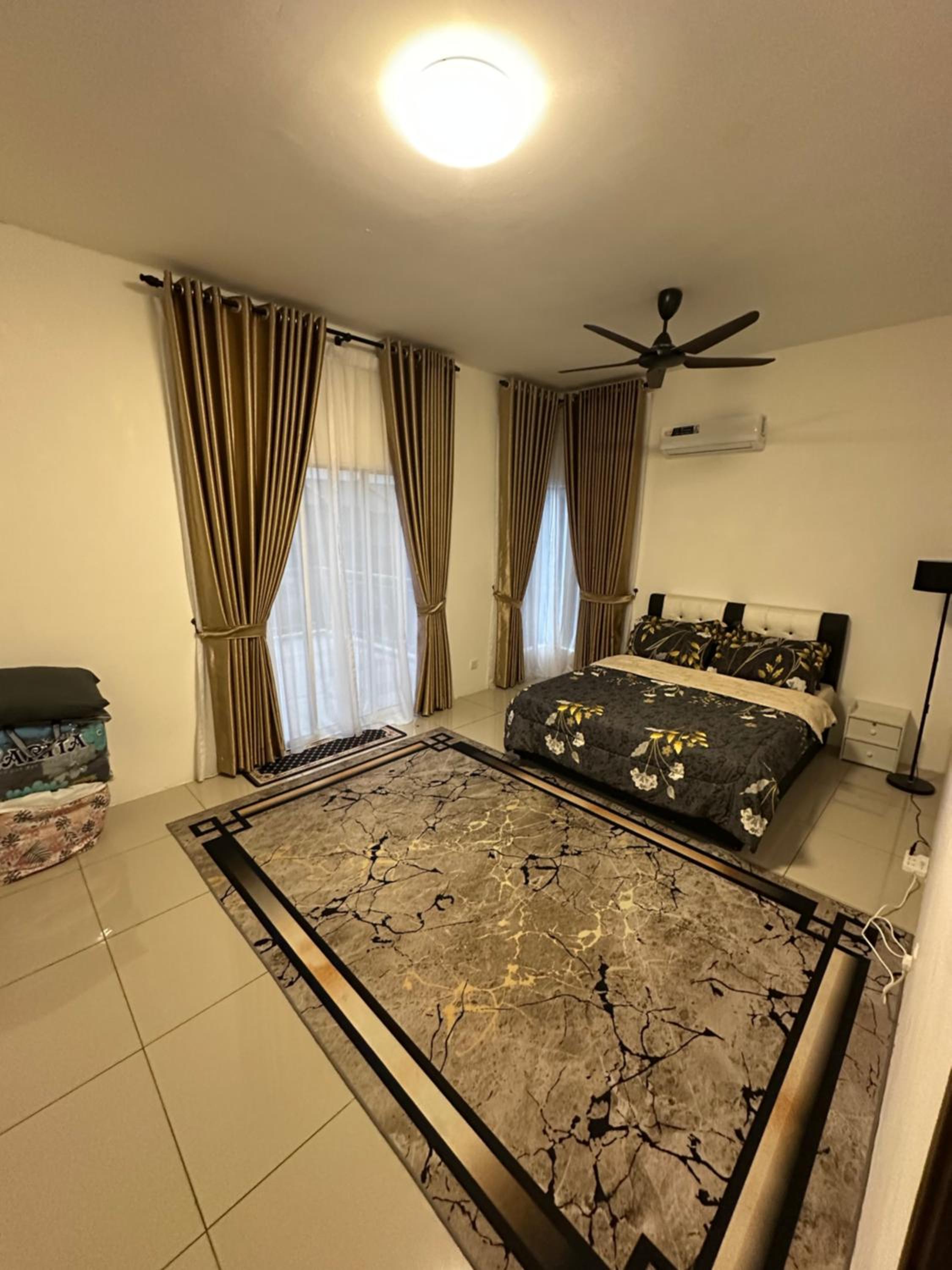 Four-Bedroom House photo 3