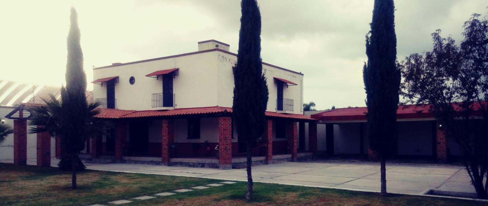 Four-Bedroom House photo 3