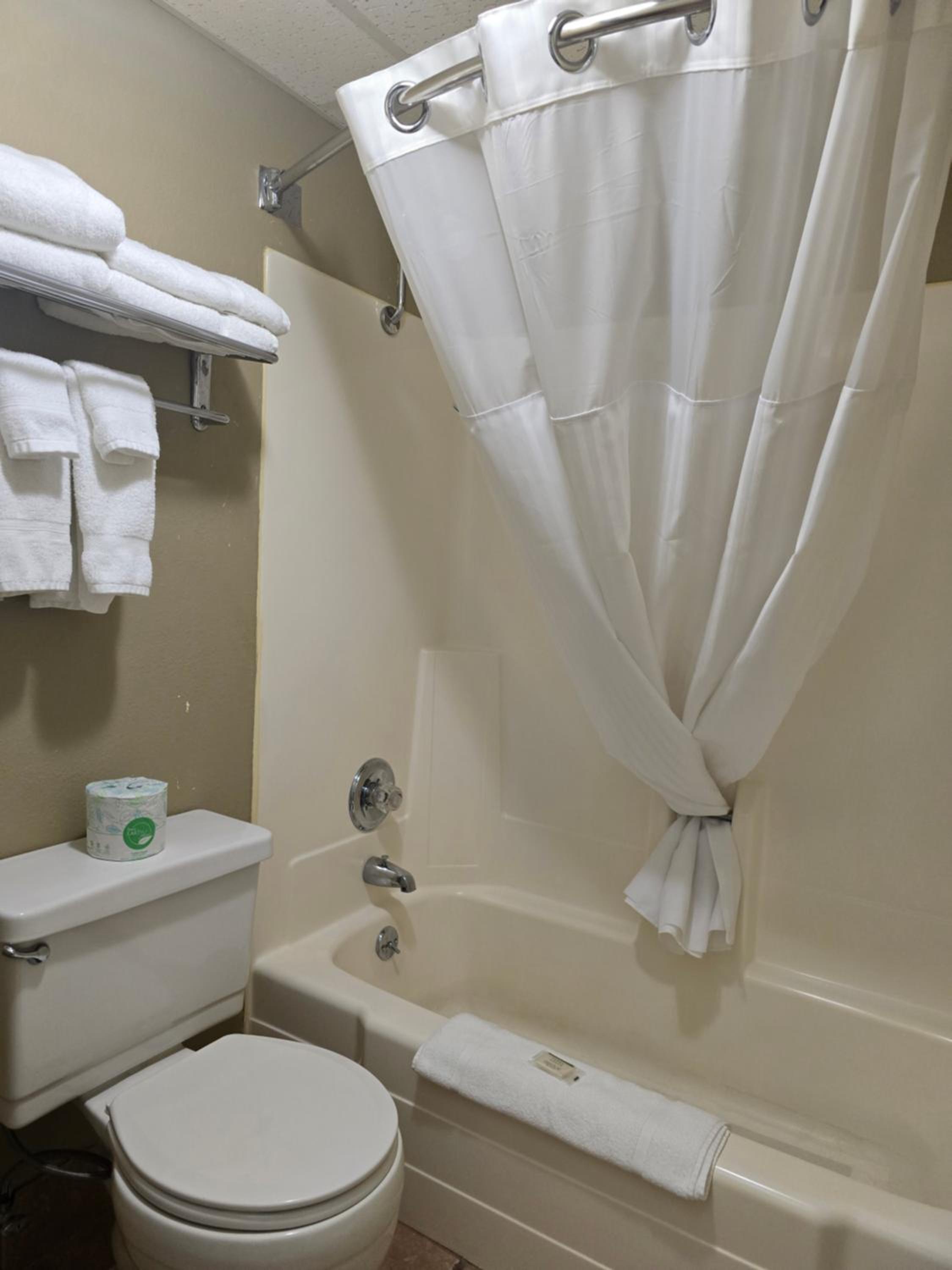 Deluxe Queen Room - Non-Smoking - Photo 3