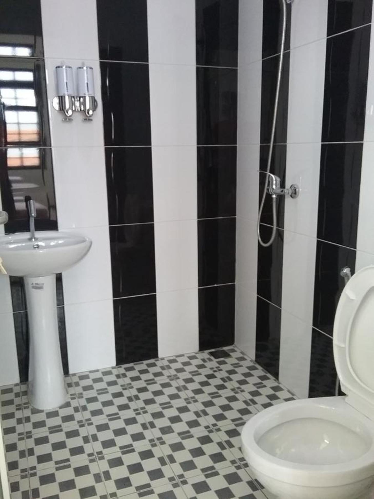 Family Room with Bathroom photo 2