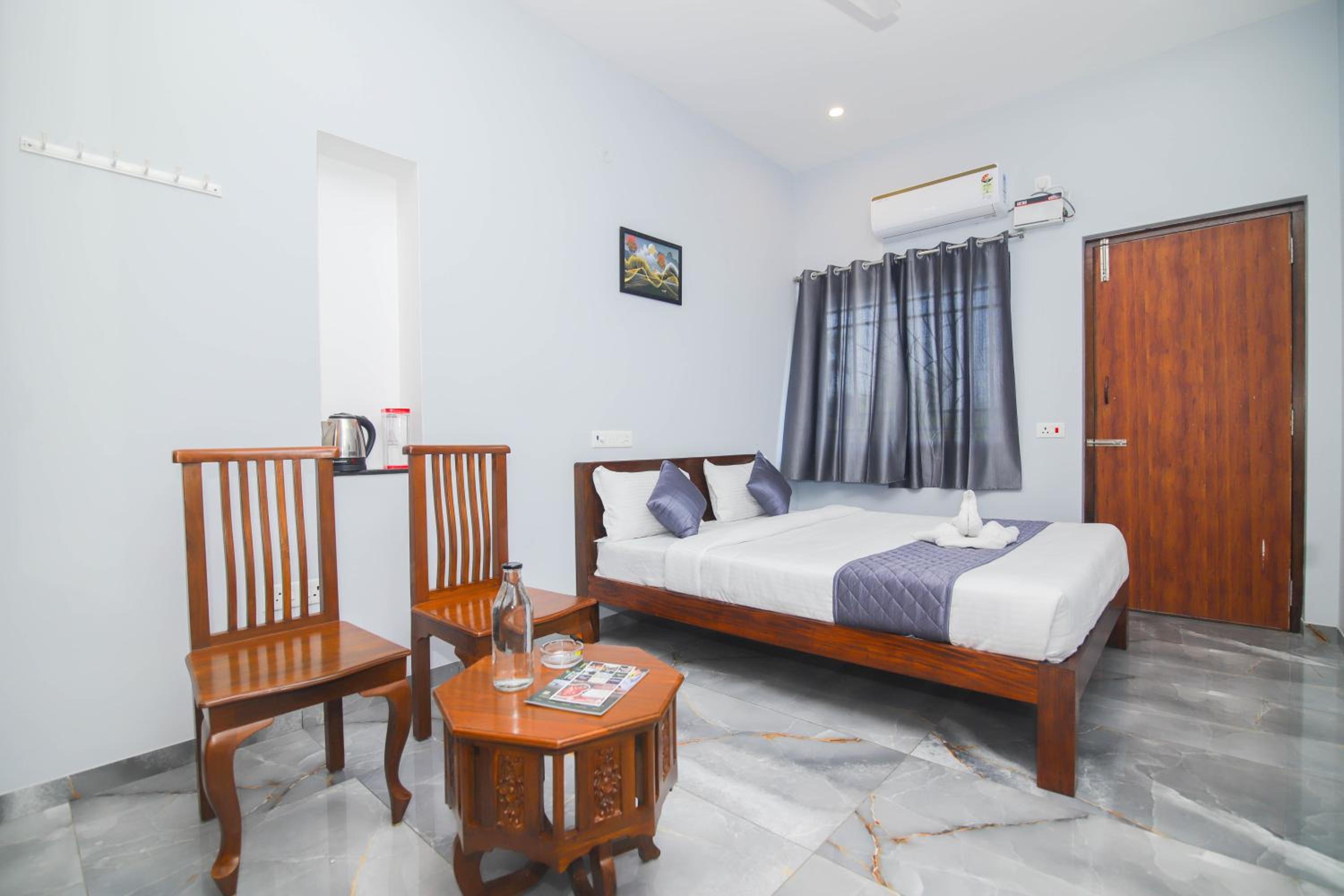 Deluxe Double Room (2 Adults + 1 Child)