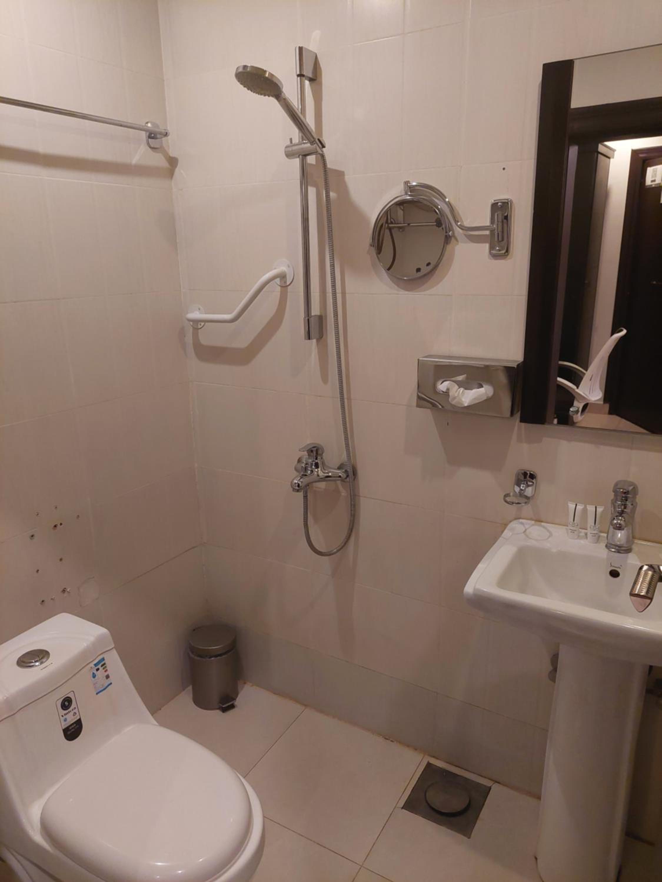 Honeymoon Suite photo 2