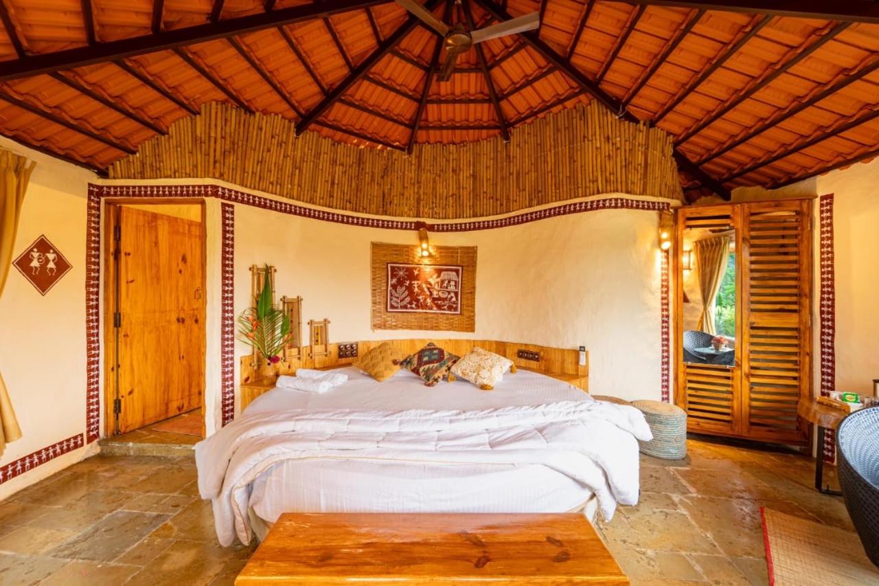 Deluxe Double Room (2 Adults + 1 Child)