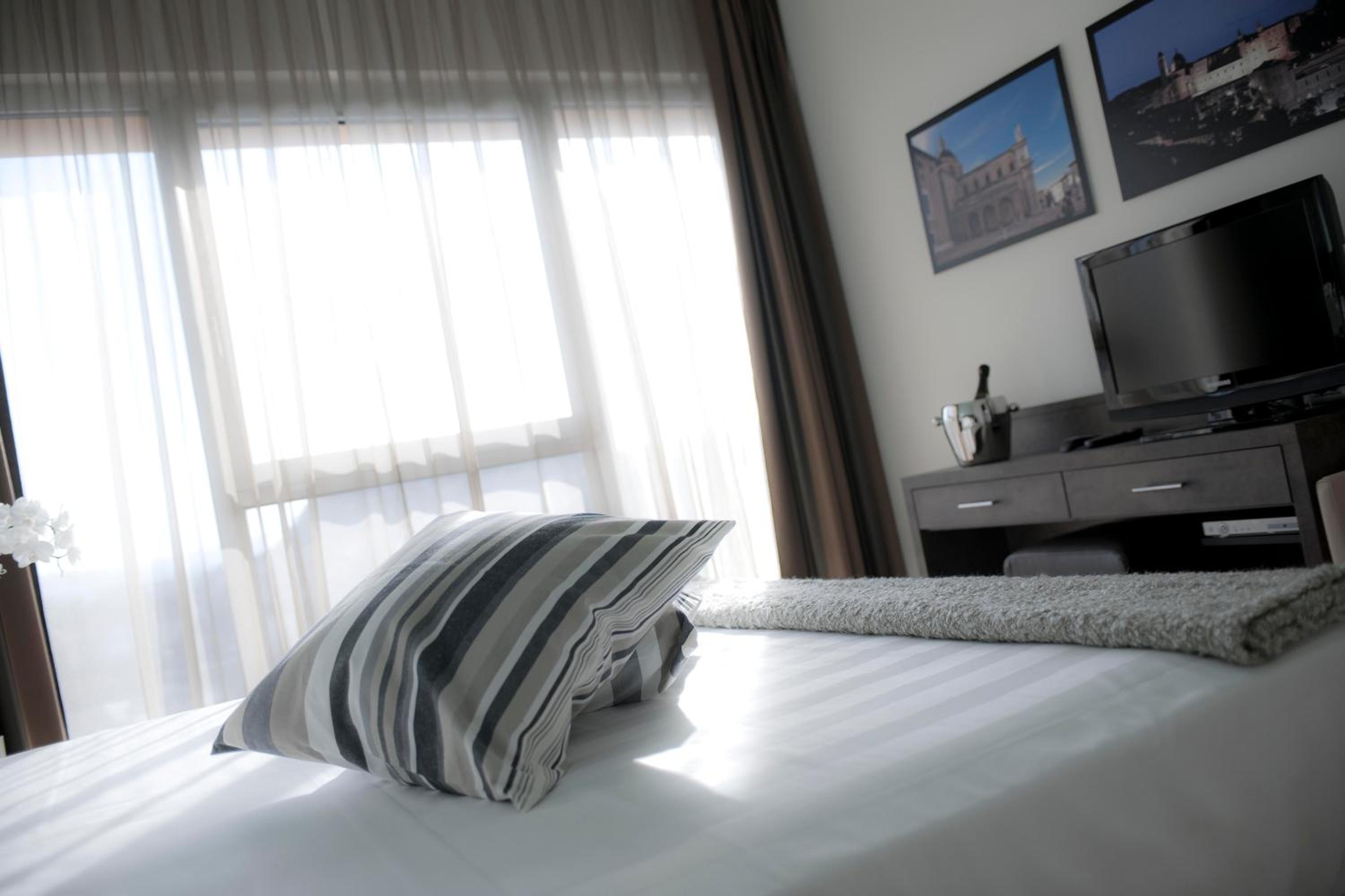 Suite - Photo 3