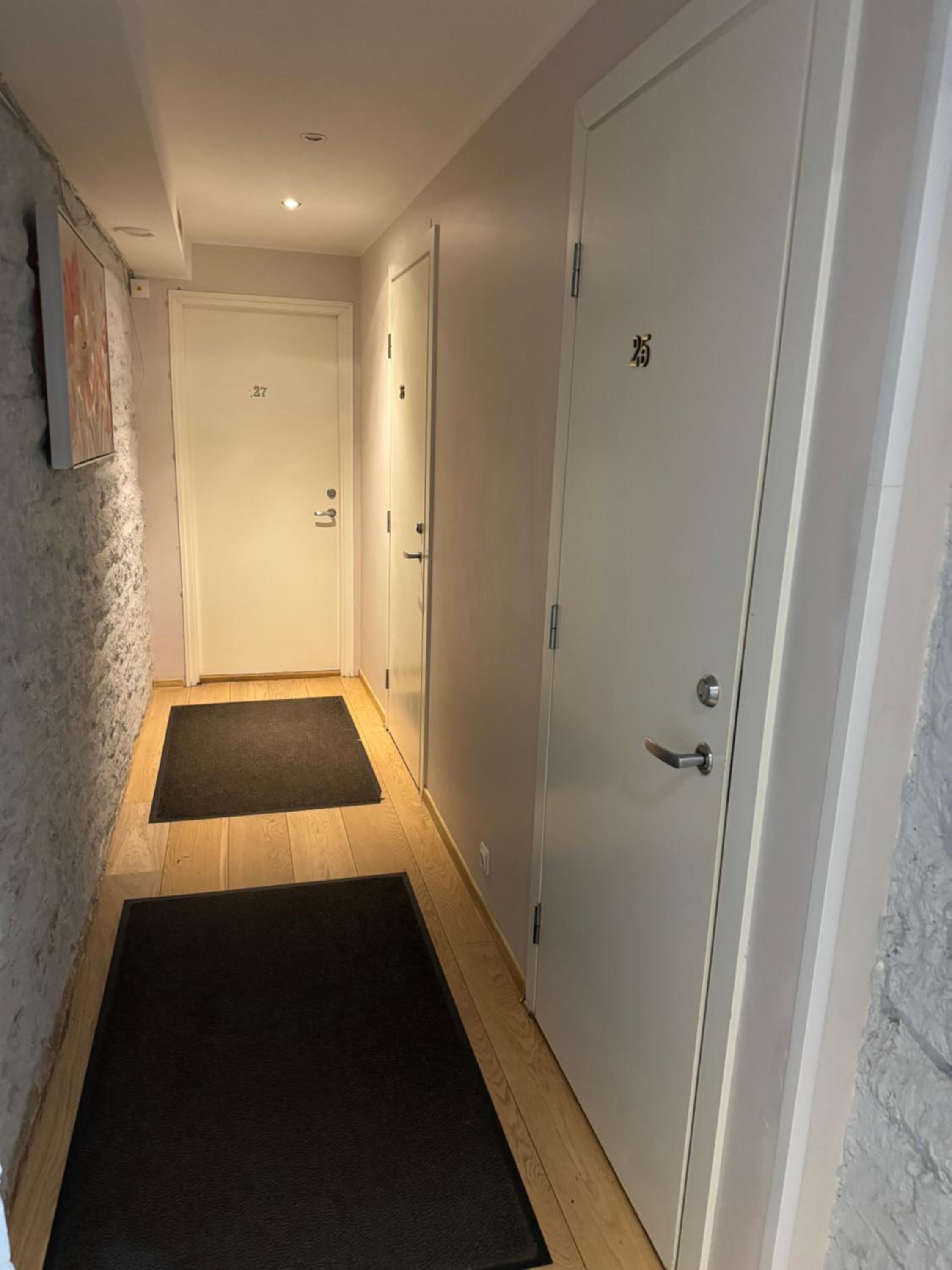 Twin Room with Private Bathroom - Semi-Basement Floor photo 1