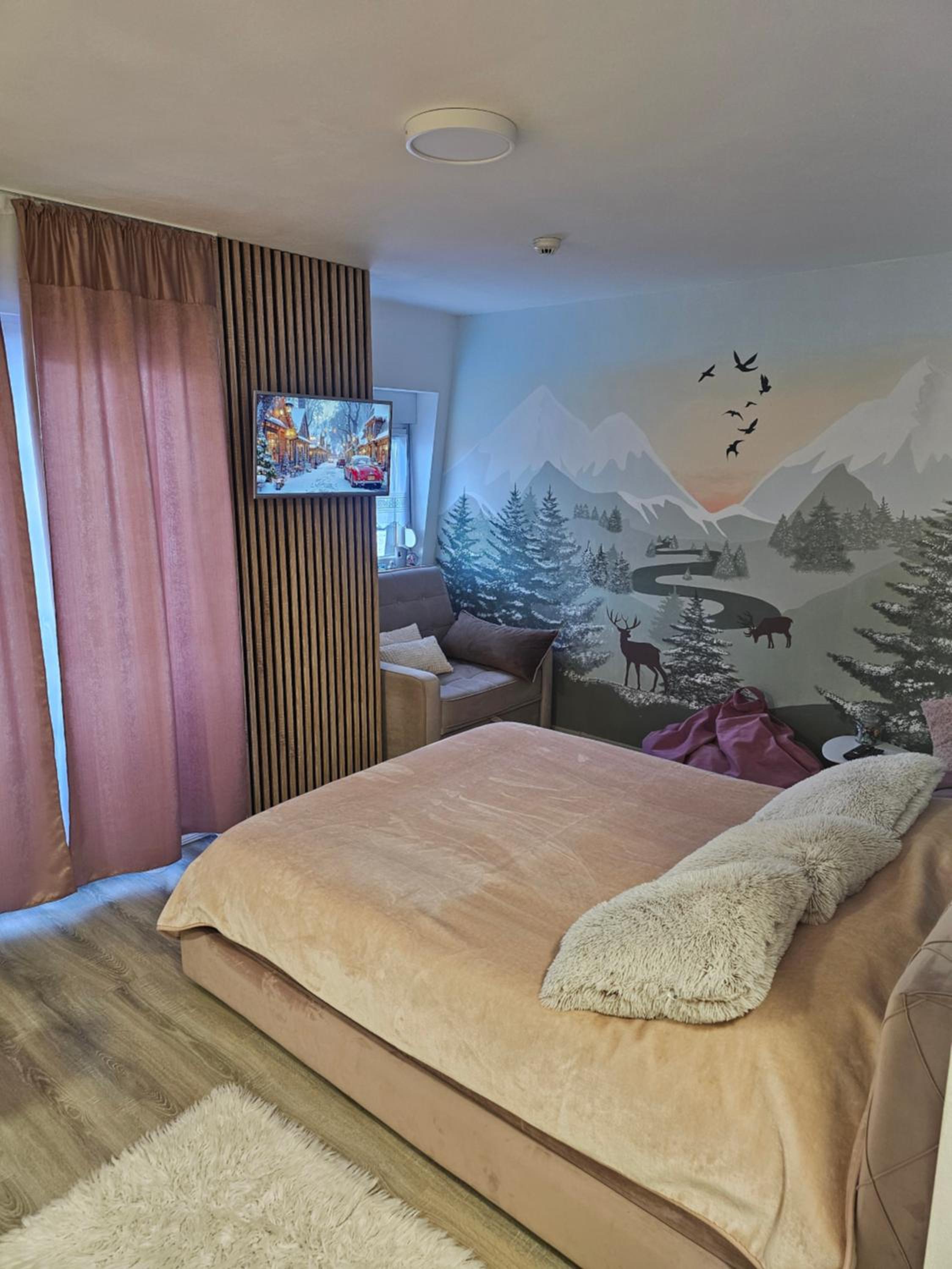 One-Bedroom Apartment photo 1