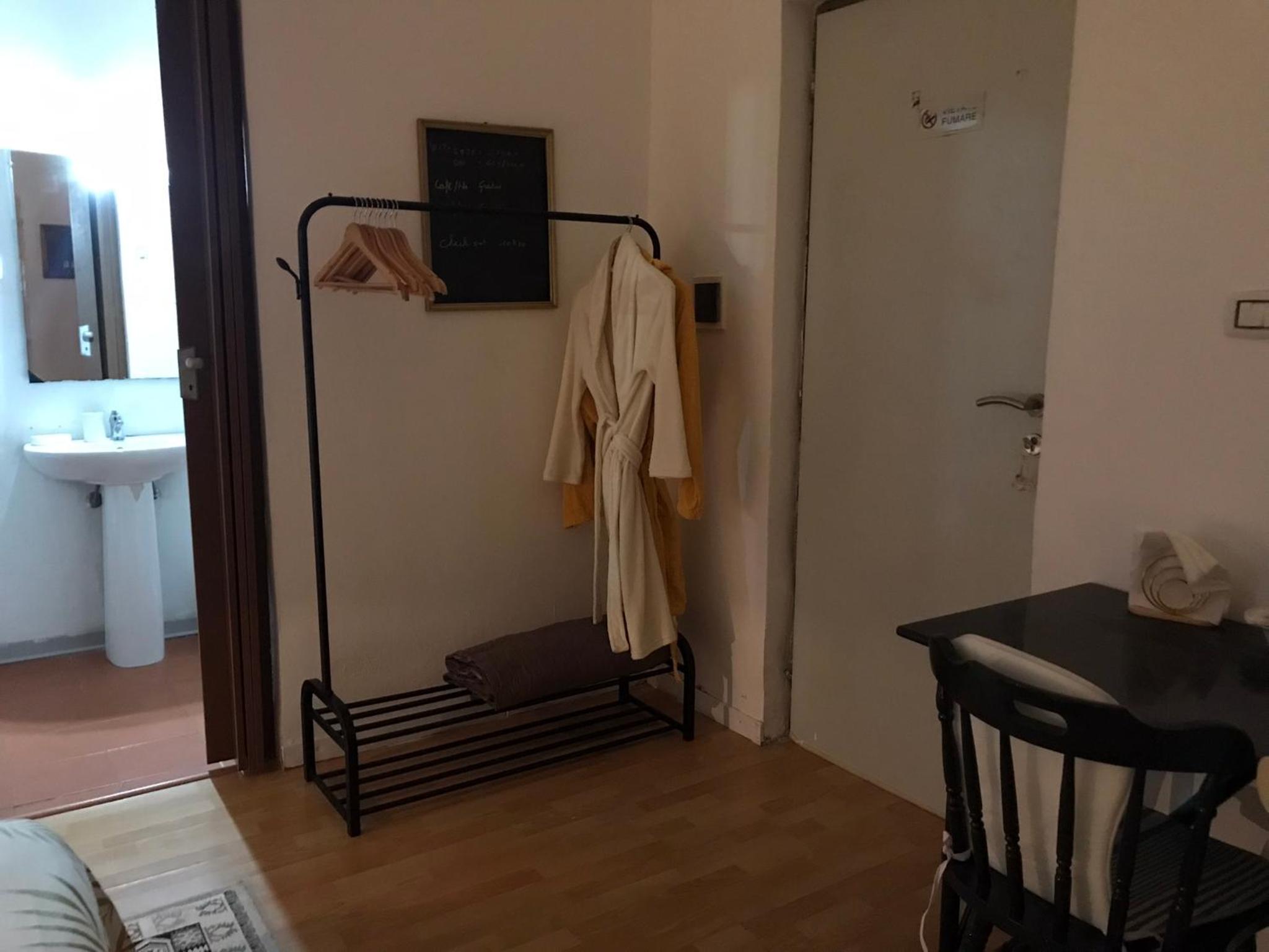 Budget Double Room photo 2