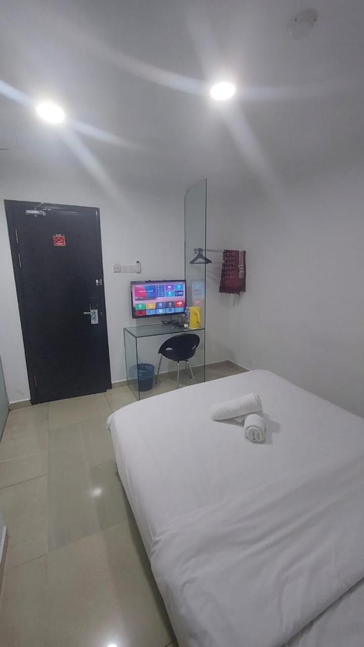 Standard Queen Room photo 2