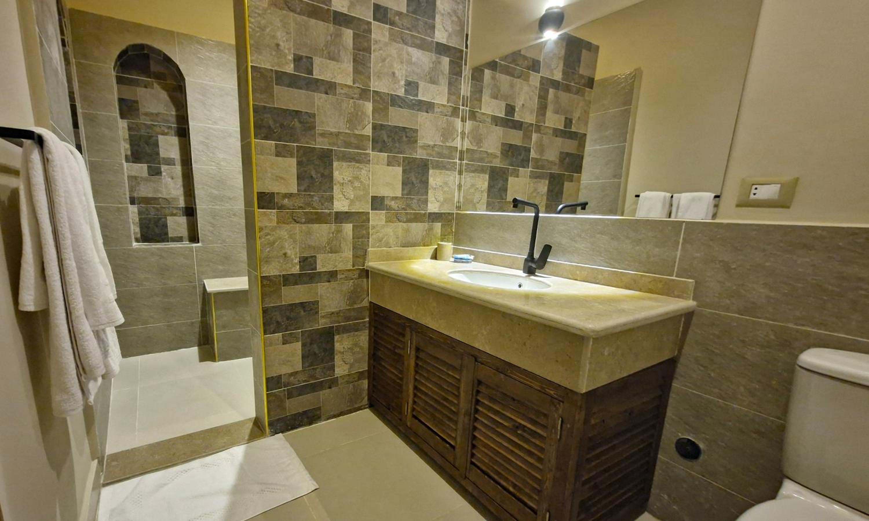 Suite with Mountain View photo 3