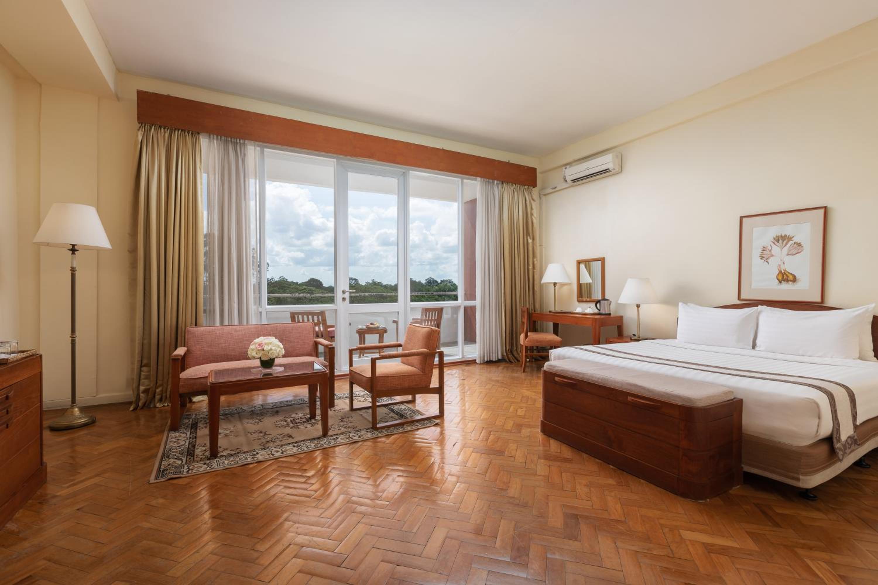 Deluxe King Room - Photo 1