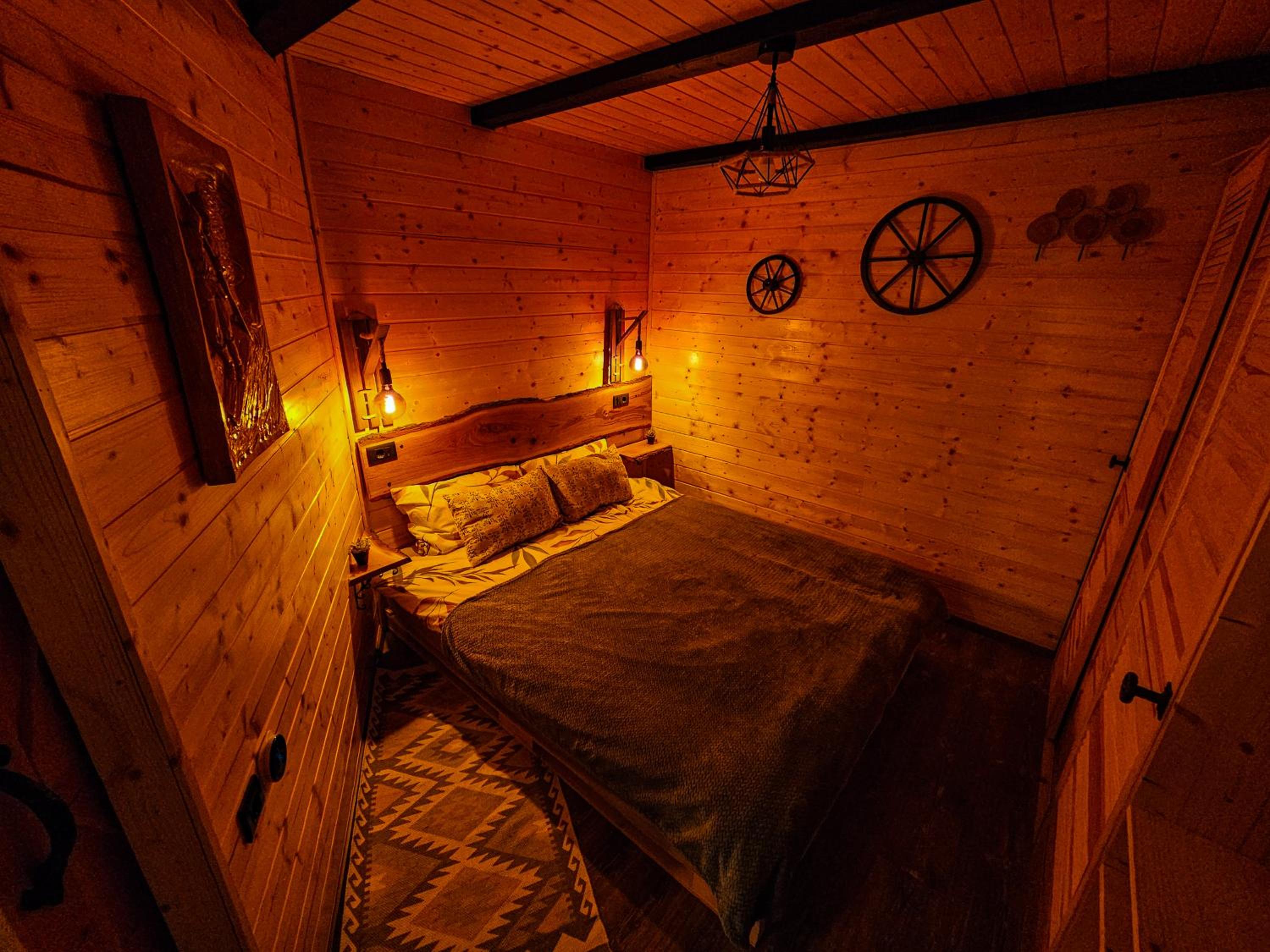 One-Bedroom House photo 1
