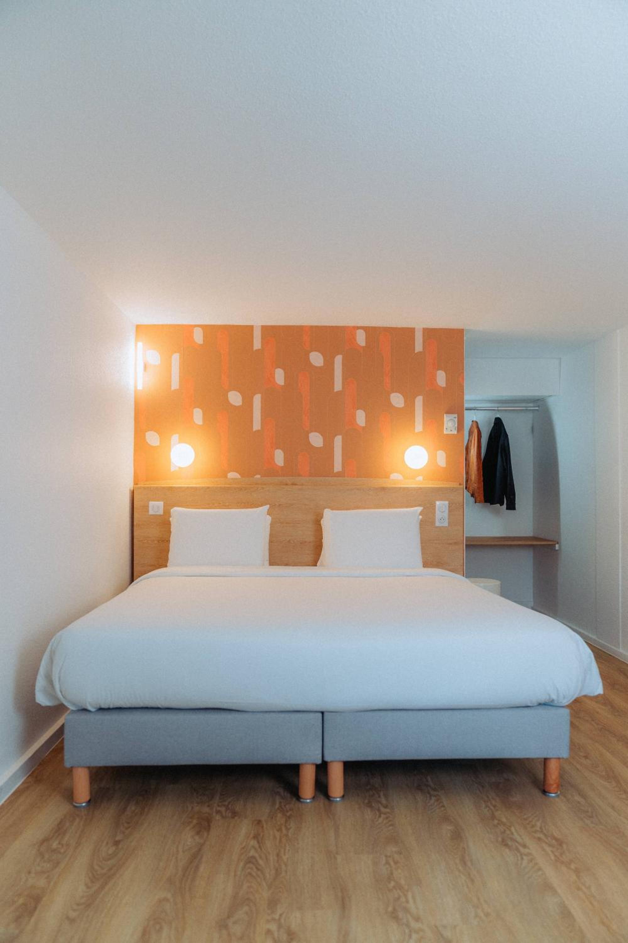 Standard Room - 1 Room - 1 King Bed