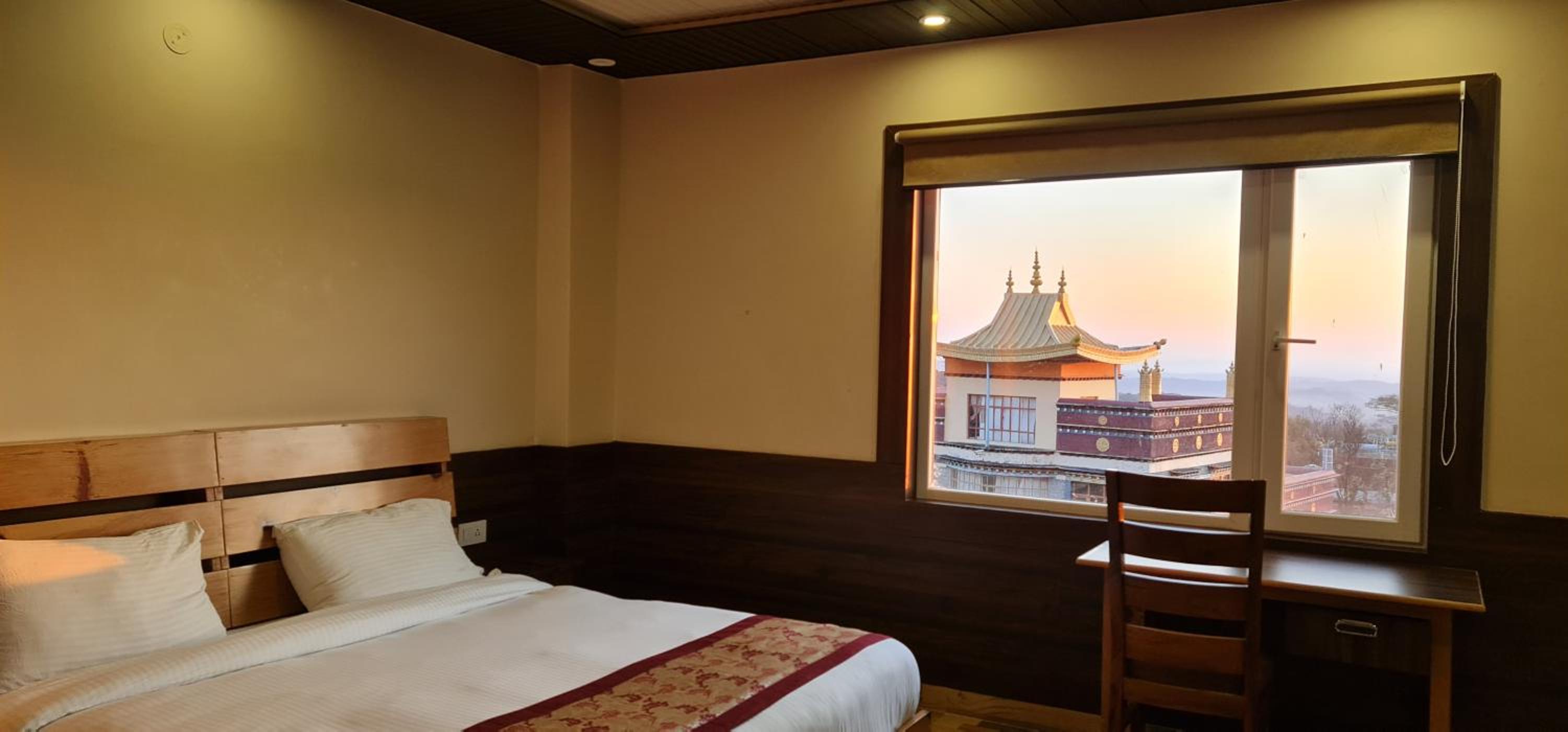 Deluxe Double or Twin Room - Photo 12