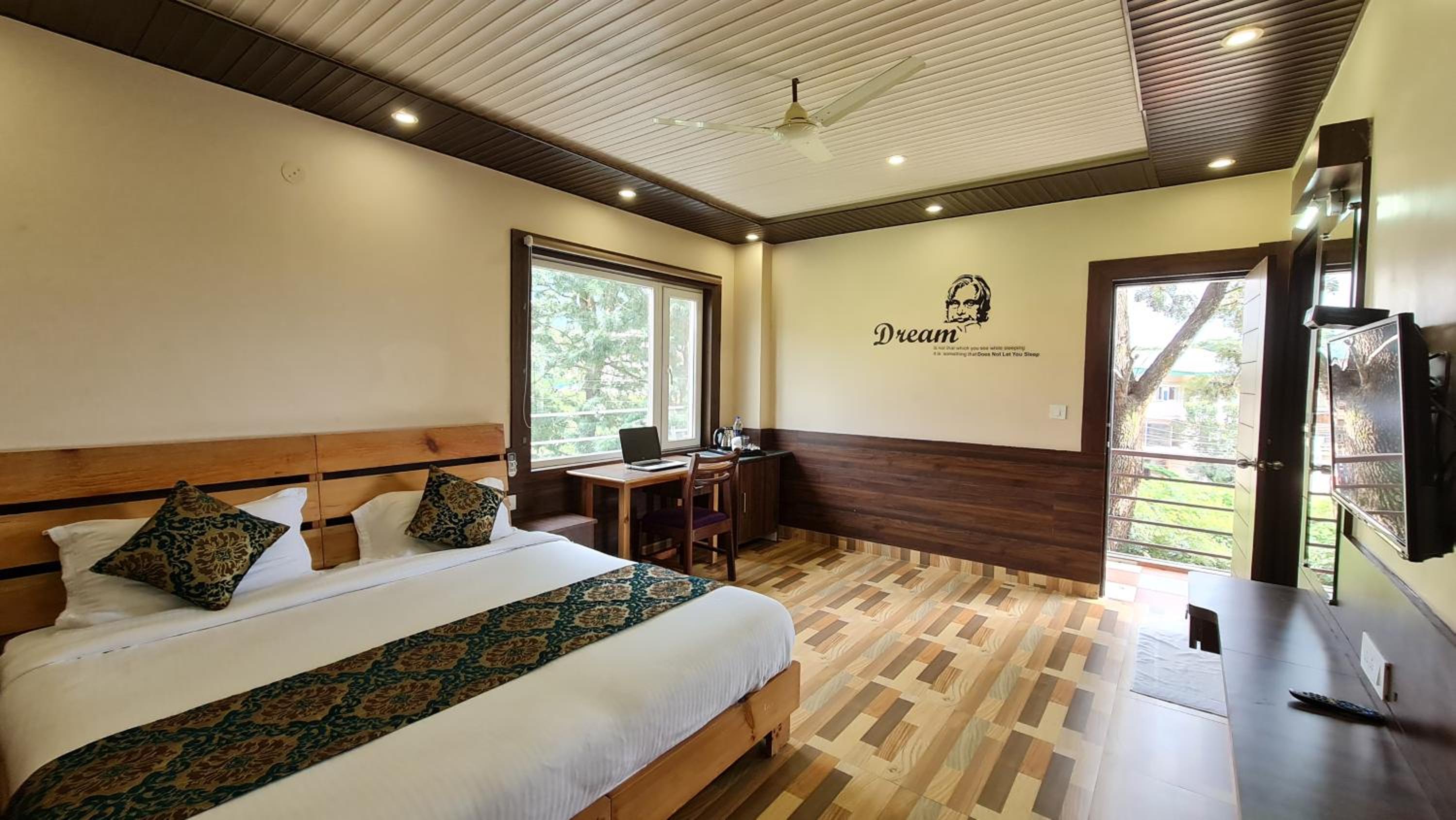Deluxe Double Room with Balcony - Photo 1