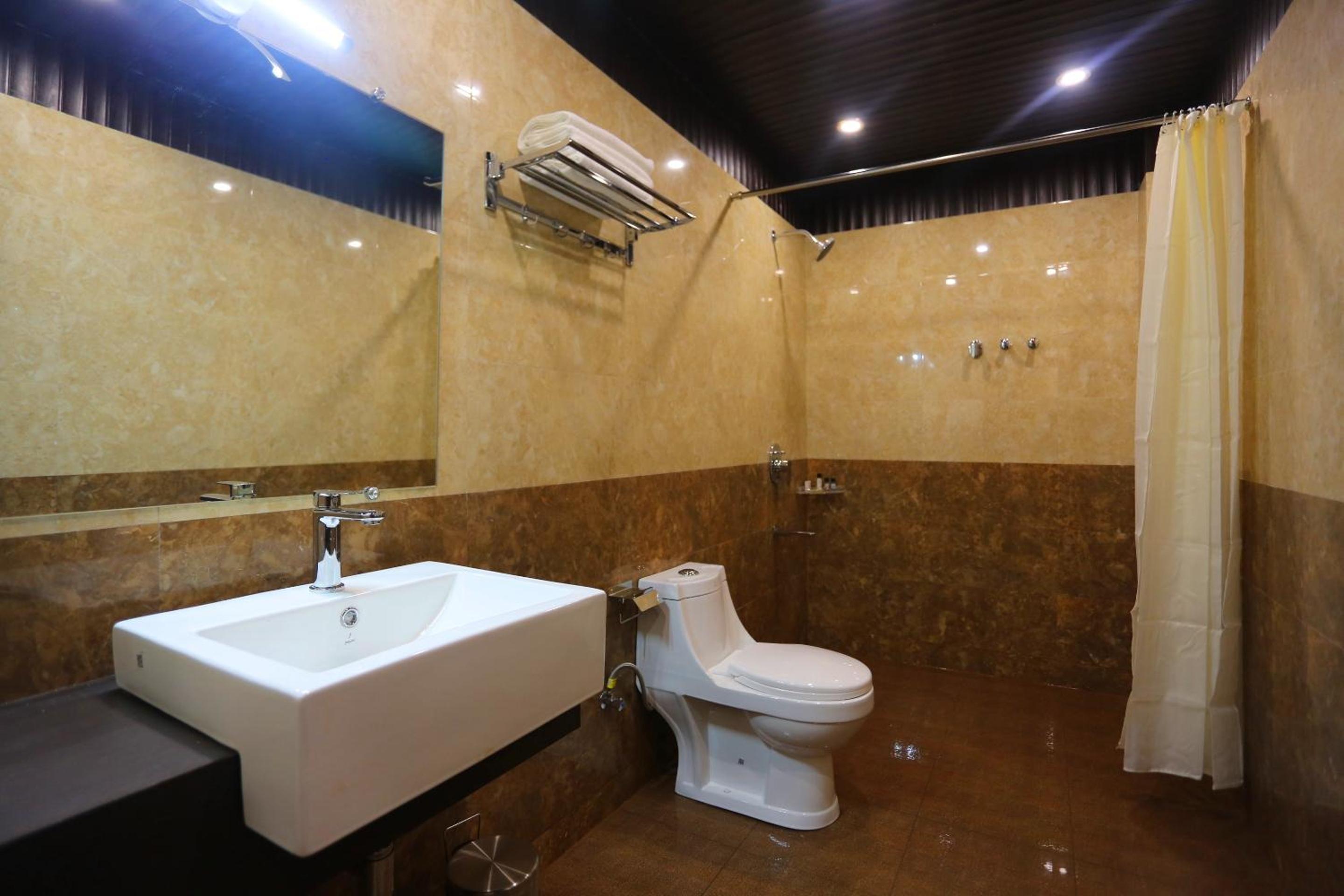 Deluxe Double Room with Balcony and Mountain View - Photo 4