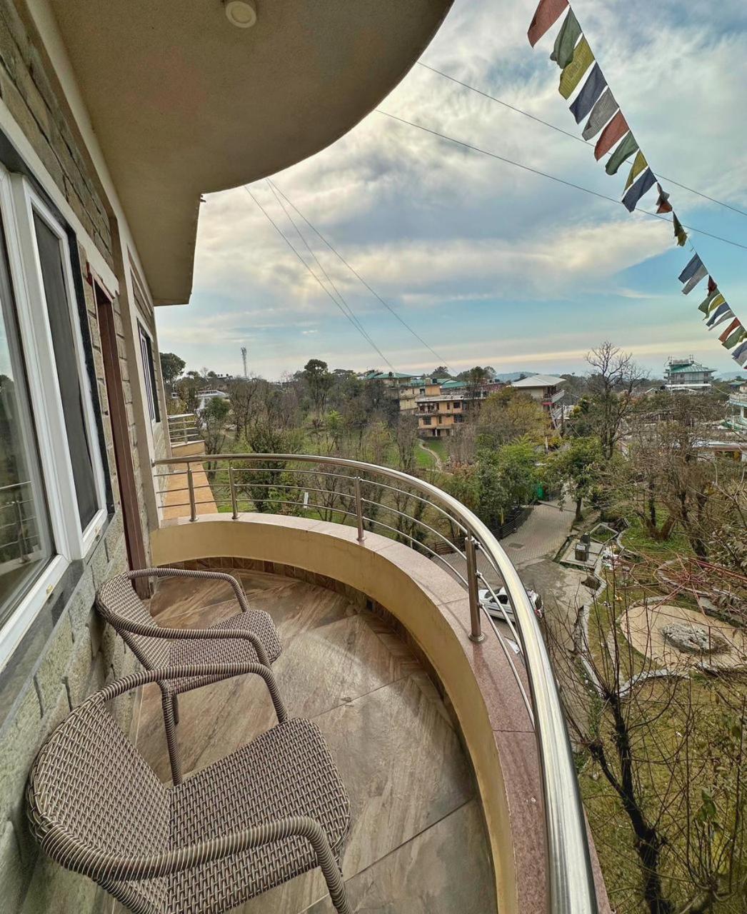 Double Room with Balcony - Photo 7