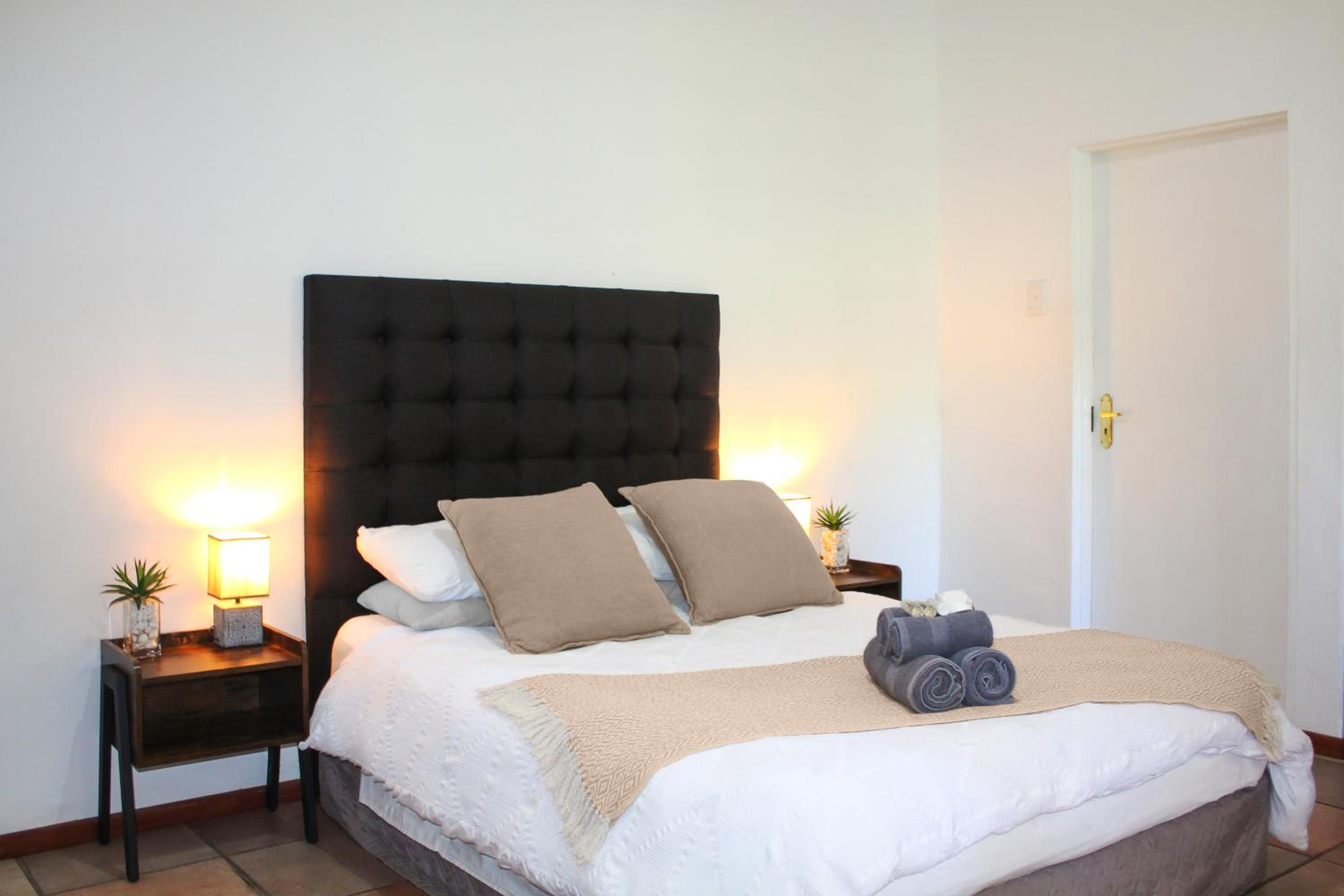 Queen Room with Garden View