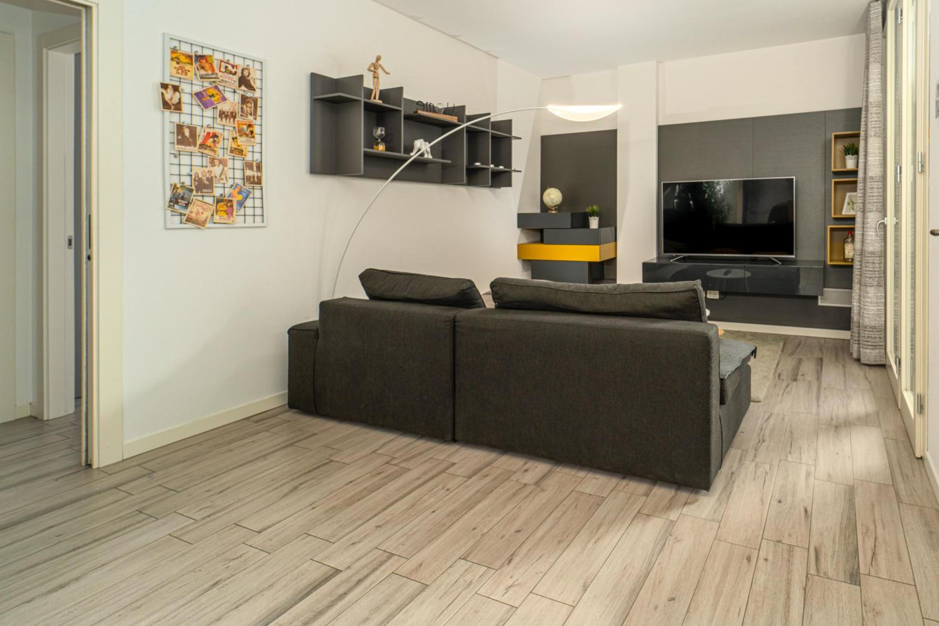 One-Bedroom Apartment photo 1