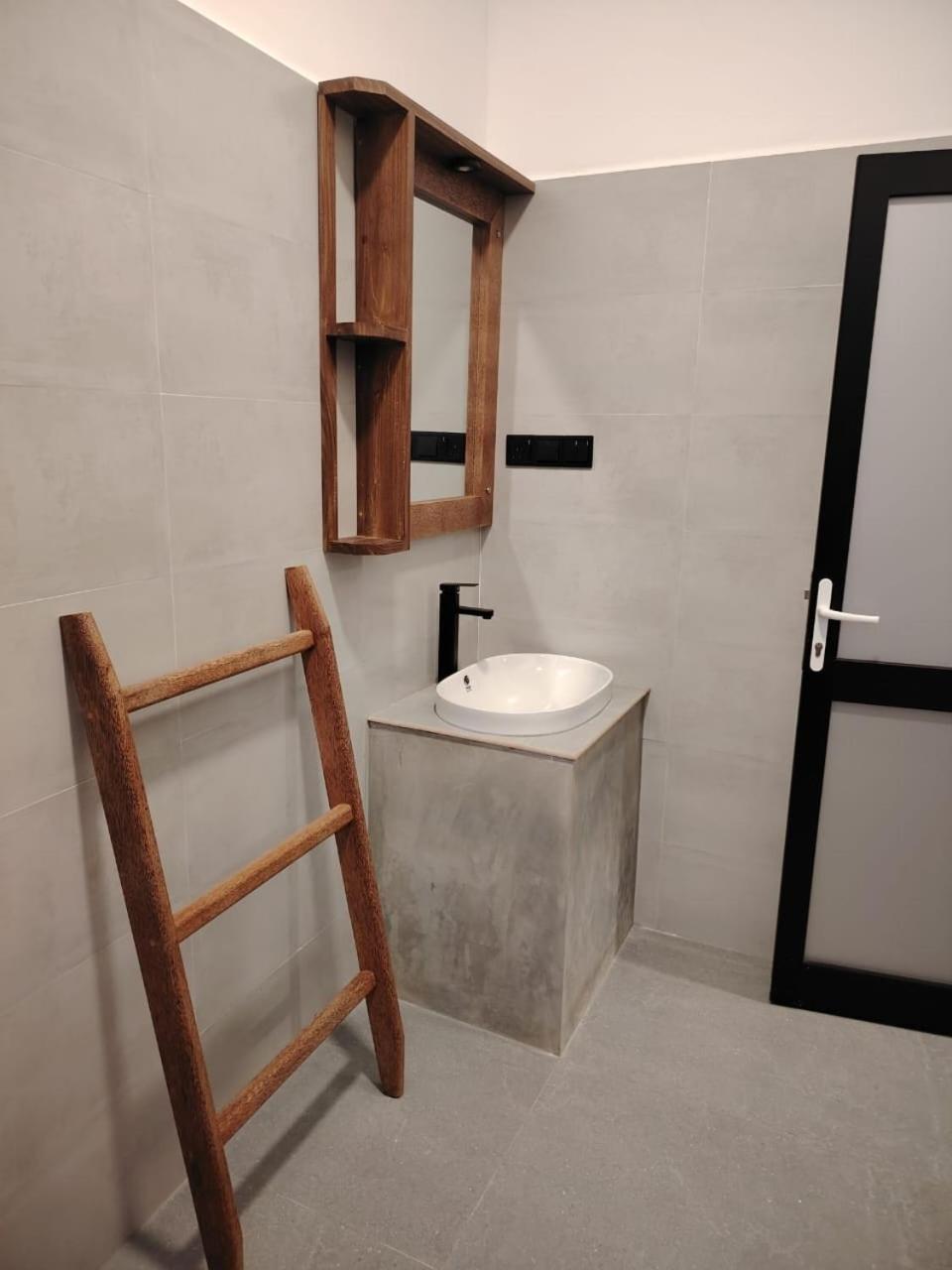Deluxe Double Room (2 Adults + 1 Child) photo 3