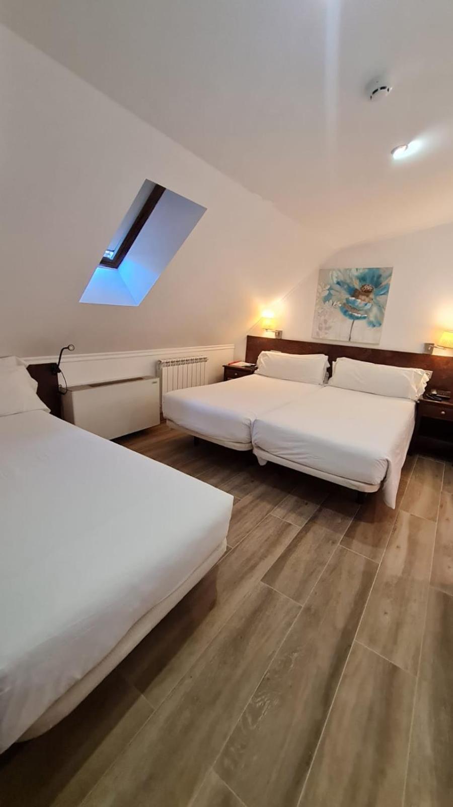 Economy Triple Room photo 1