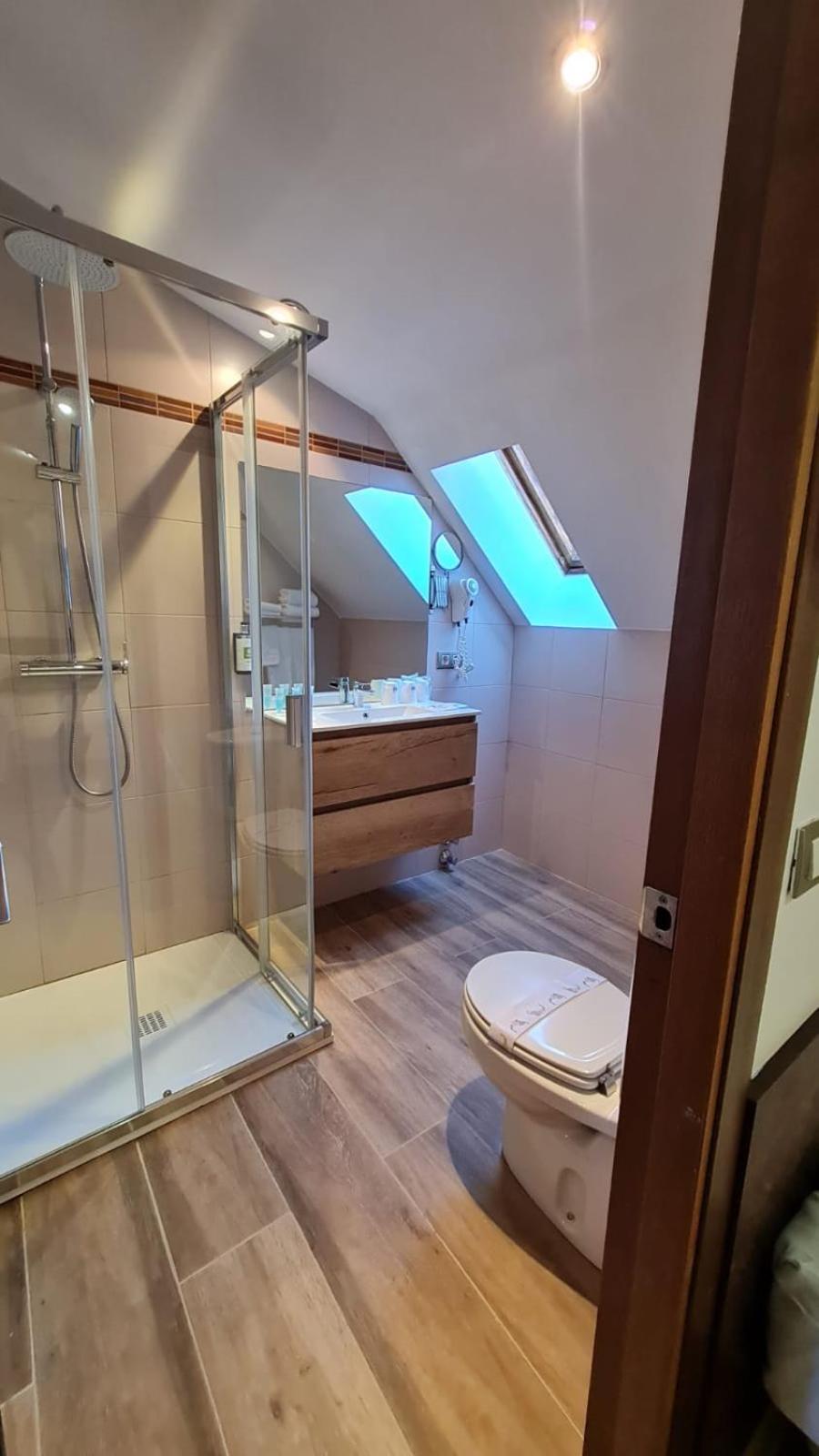 Economy Triple Room photo 3