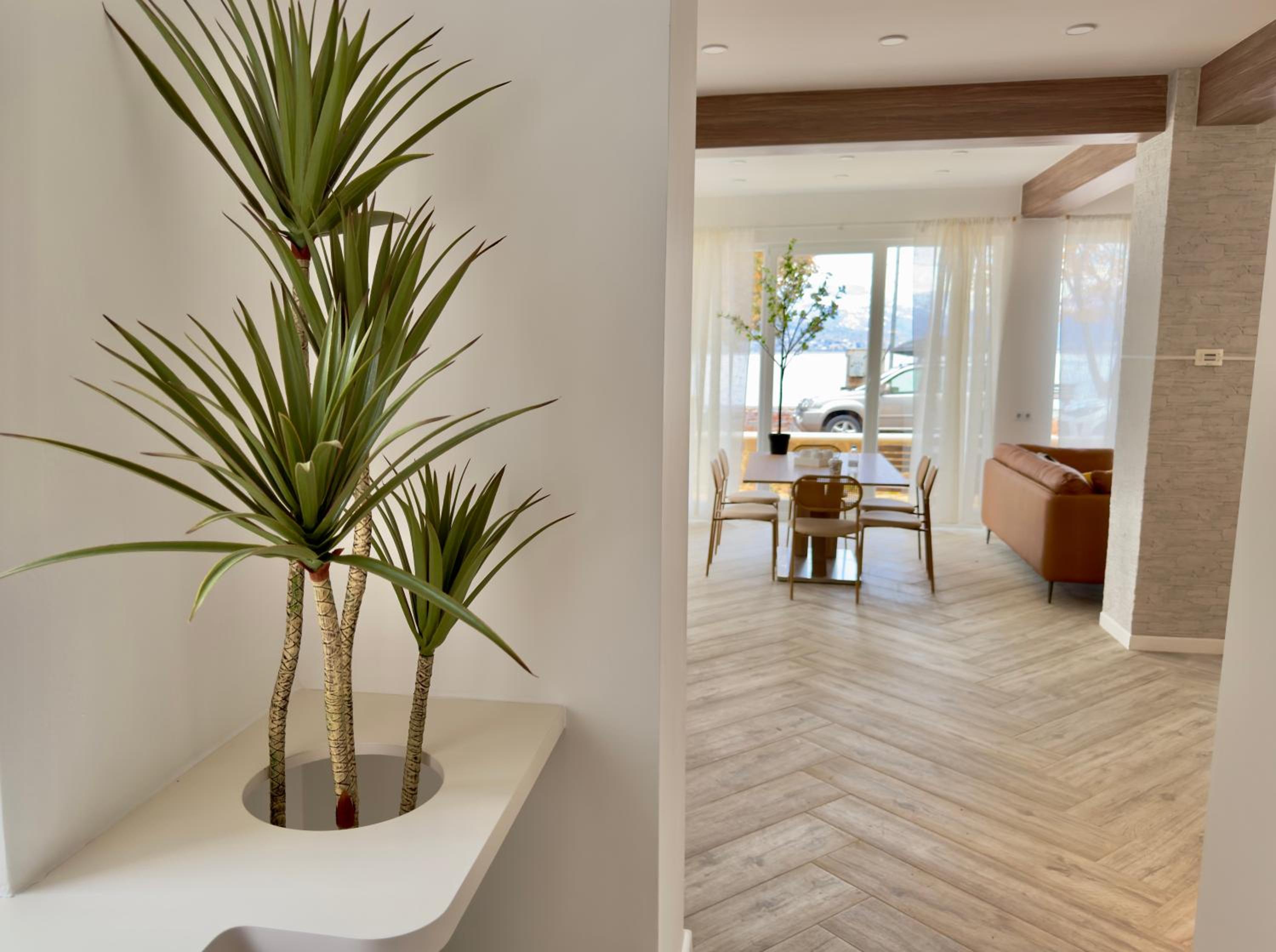 Three-Bedroom Apartment with Lake View photo 2
