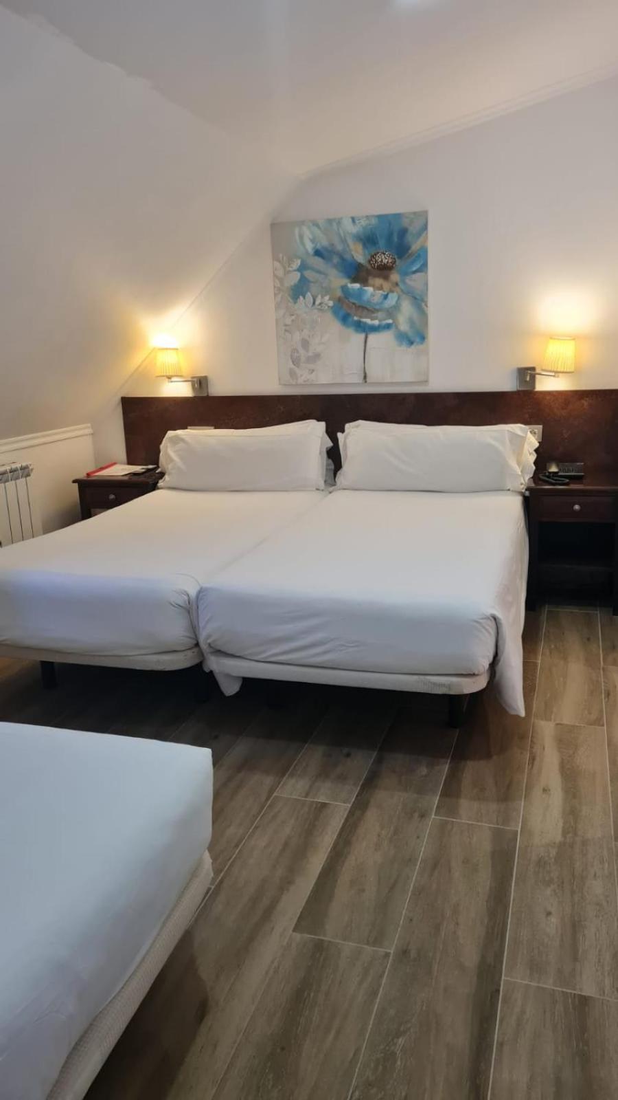 Economy Triple Room photo 2