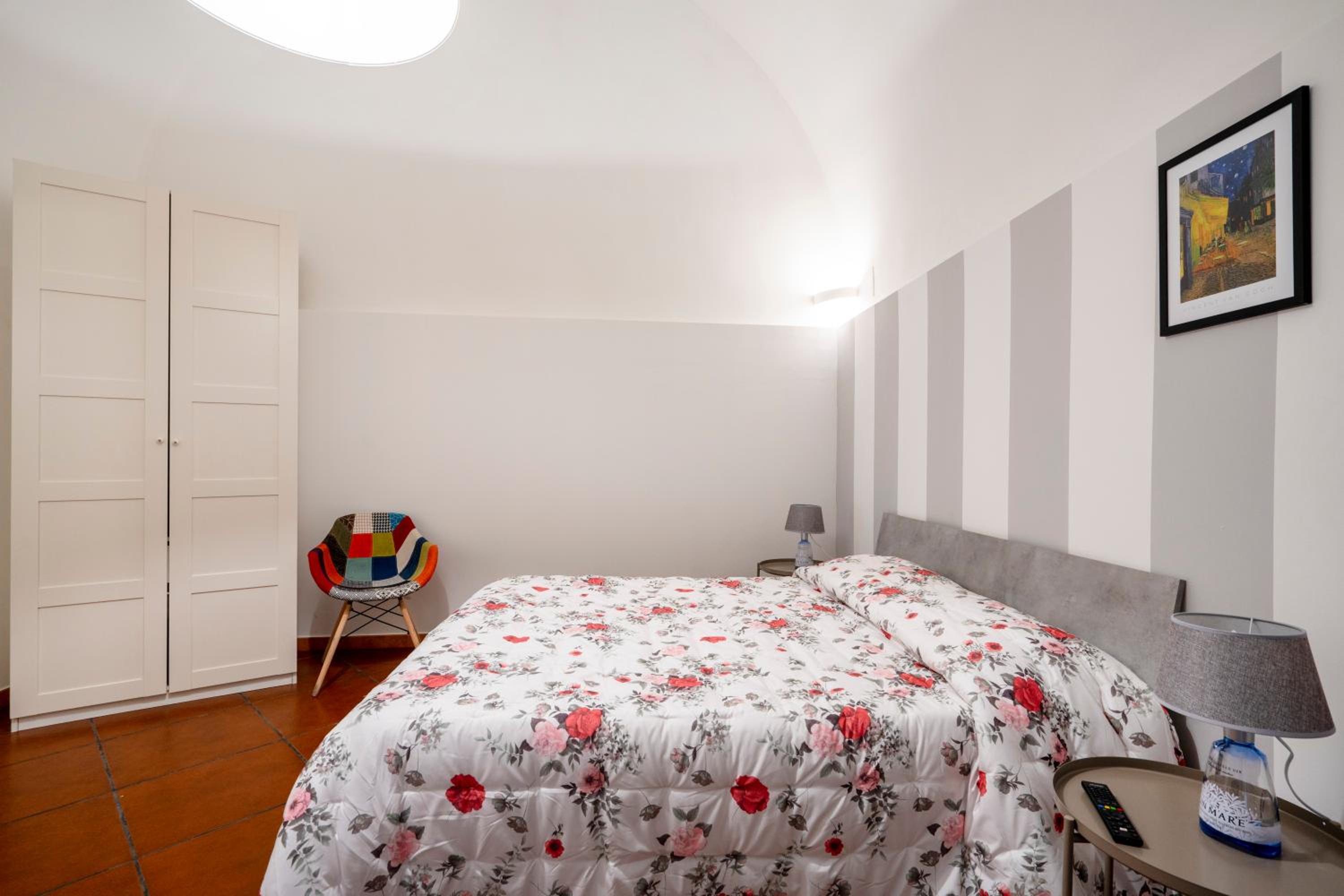 One-Bedroom Apartment photo 1