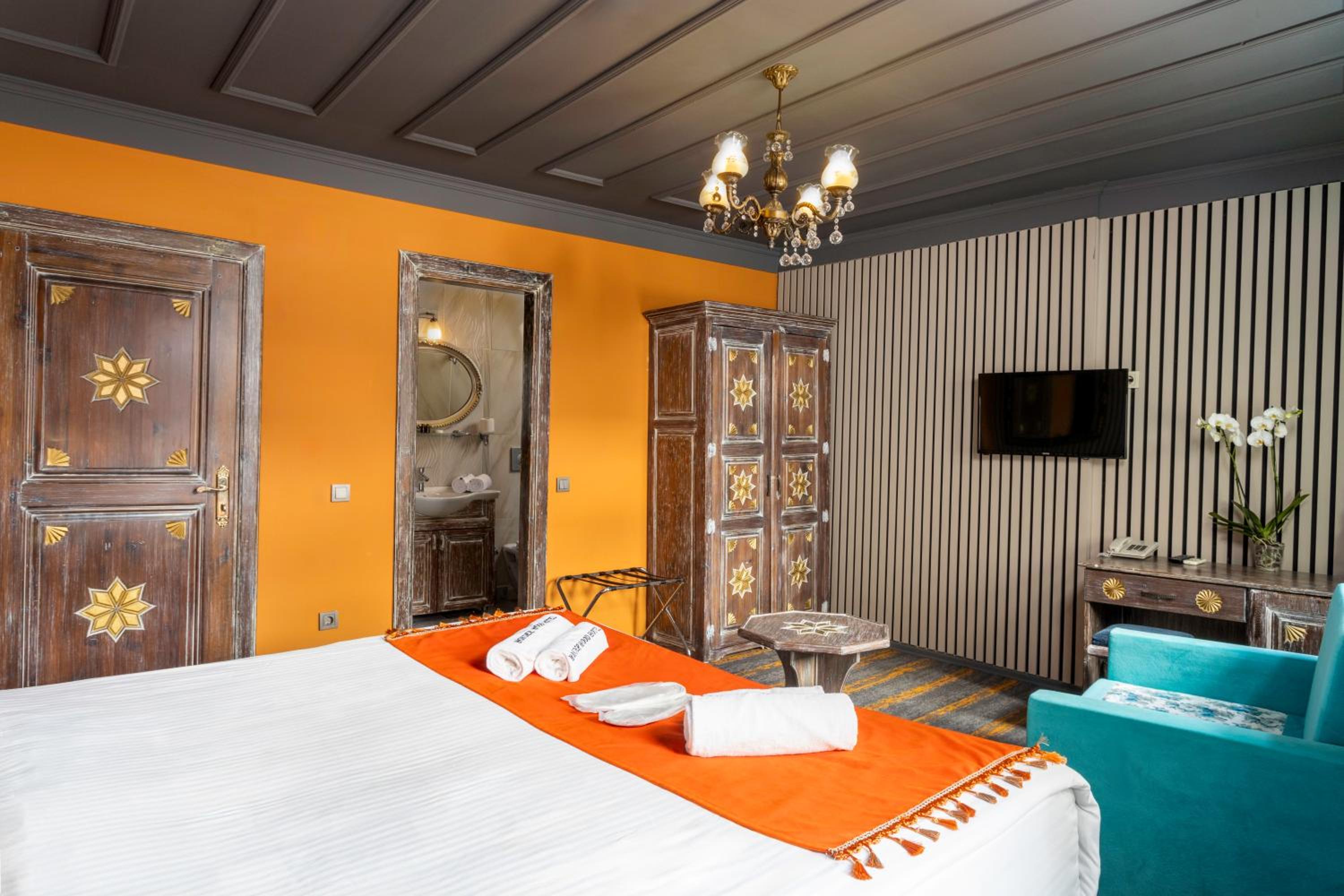 Deluxe Double Room with Extra Bed photo 1