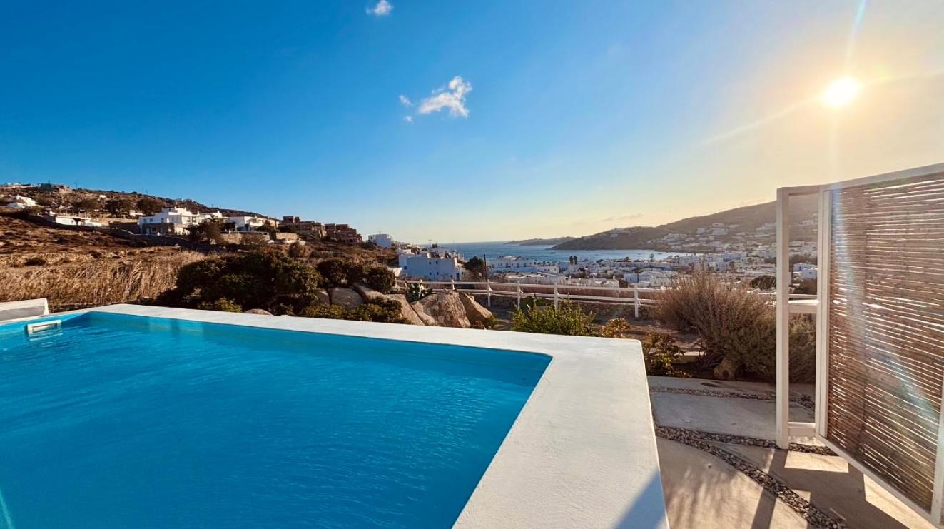 Three Bedroom Villa with Private Pool & Sea View photo 2