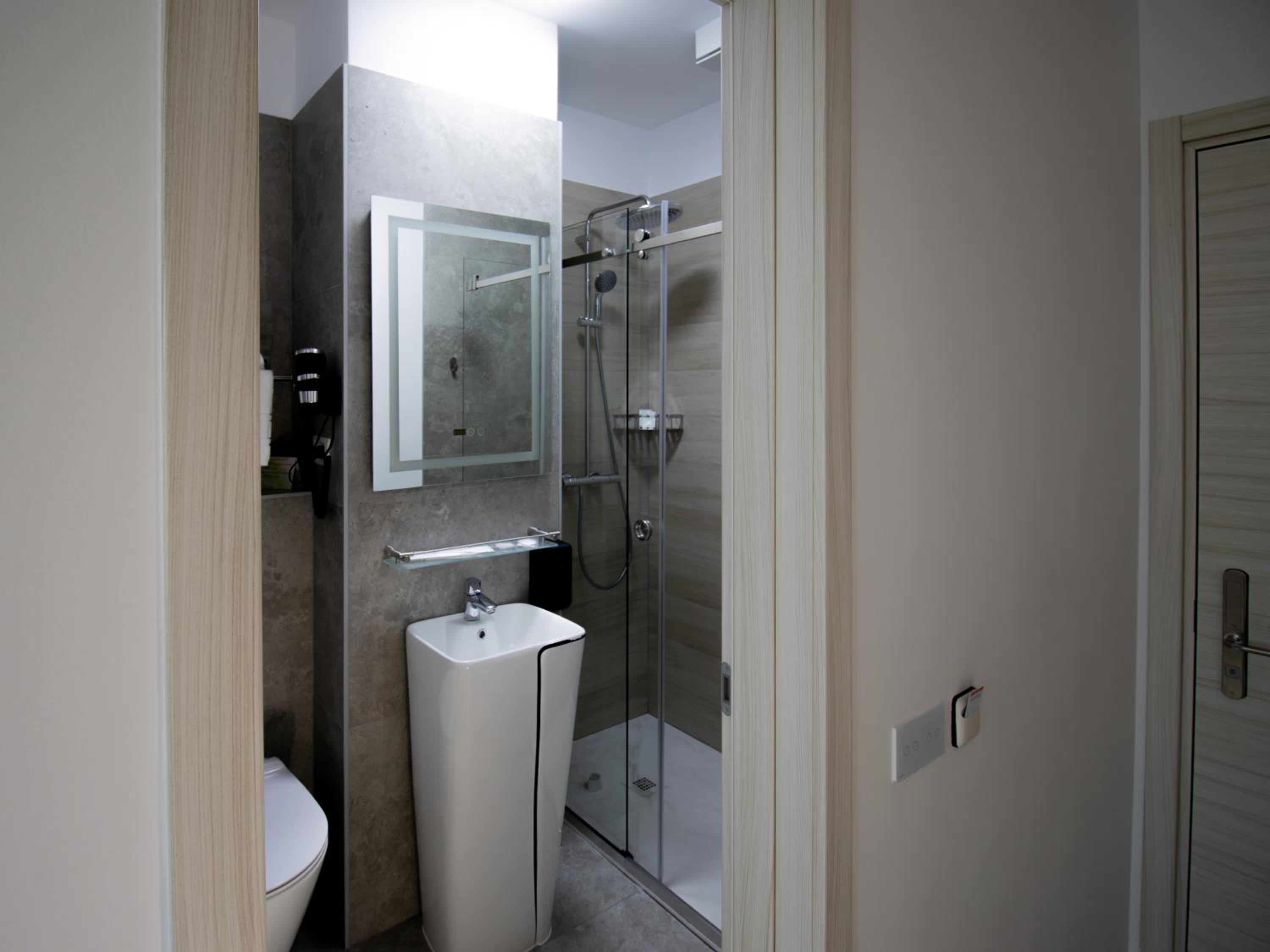 Superior Queen Room - Photo 16
