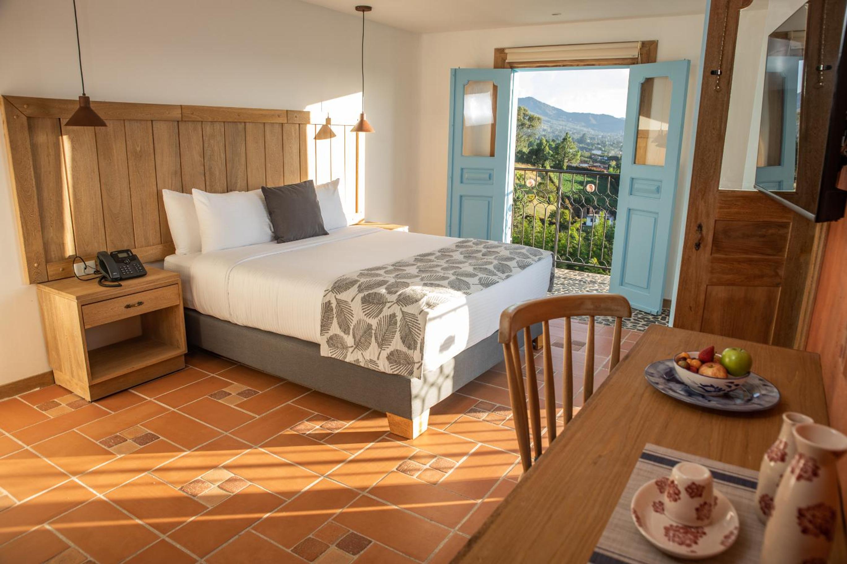 Deluxe Double Room with Balcony photo 2