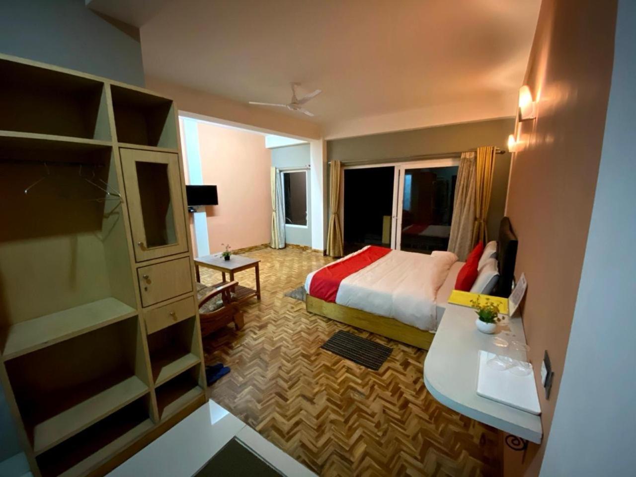 Deluxe Double Room (2 Adults + 1 Child) photo 3