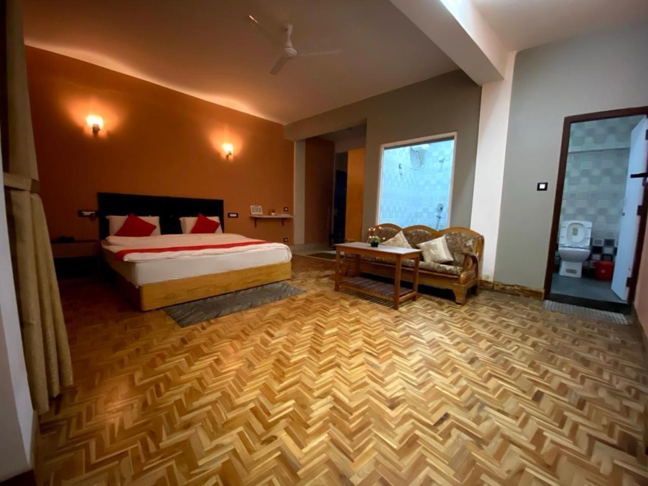 Deluxe Double Room (2 Adults + 1 Child) photo 2