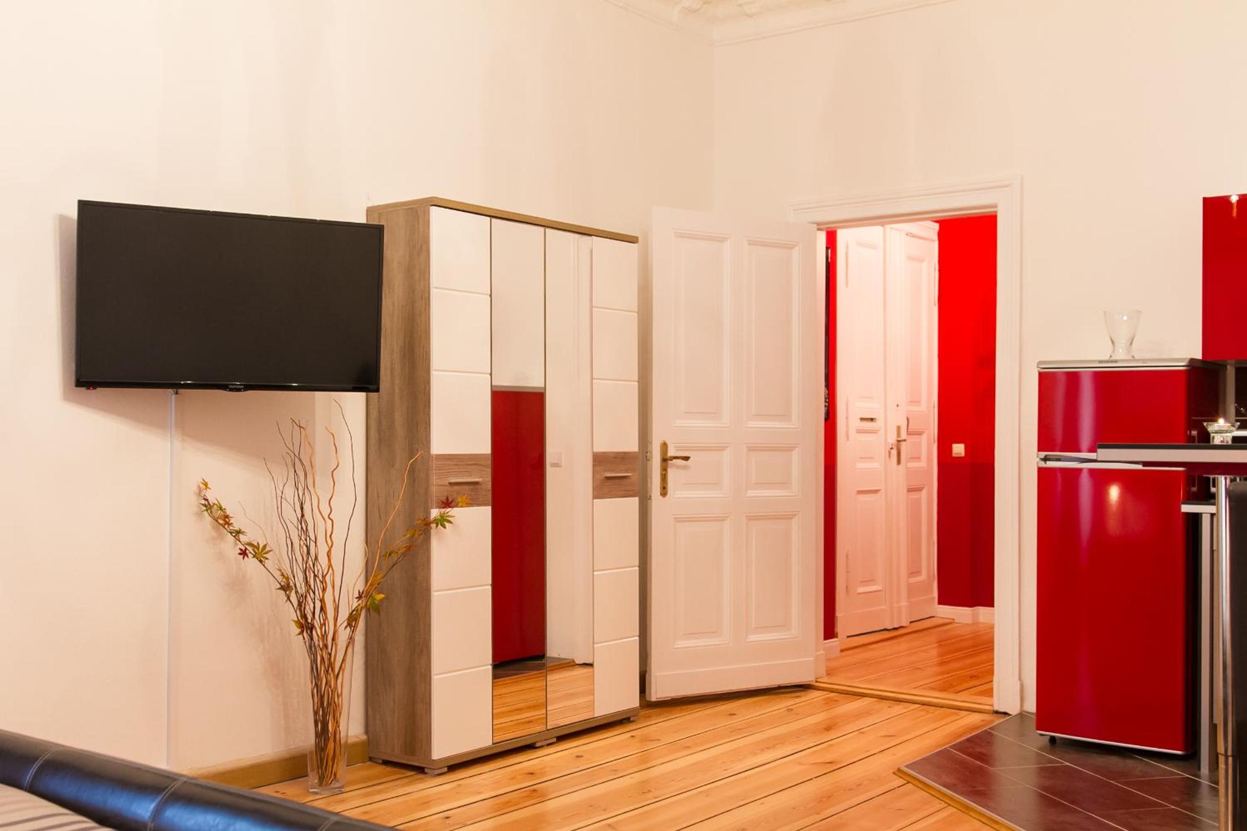Studio Apartment photo 3