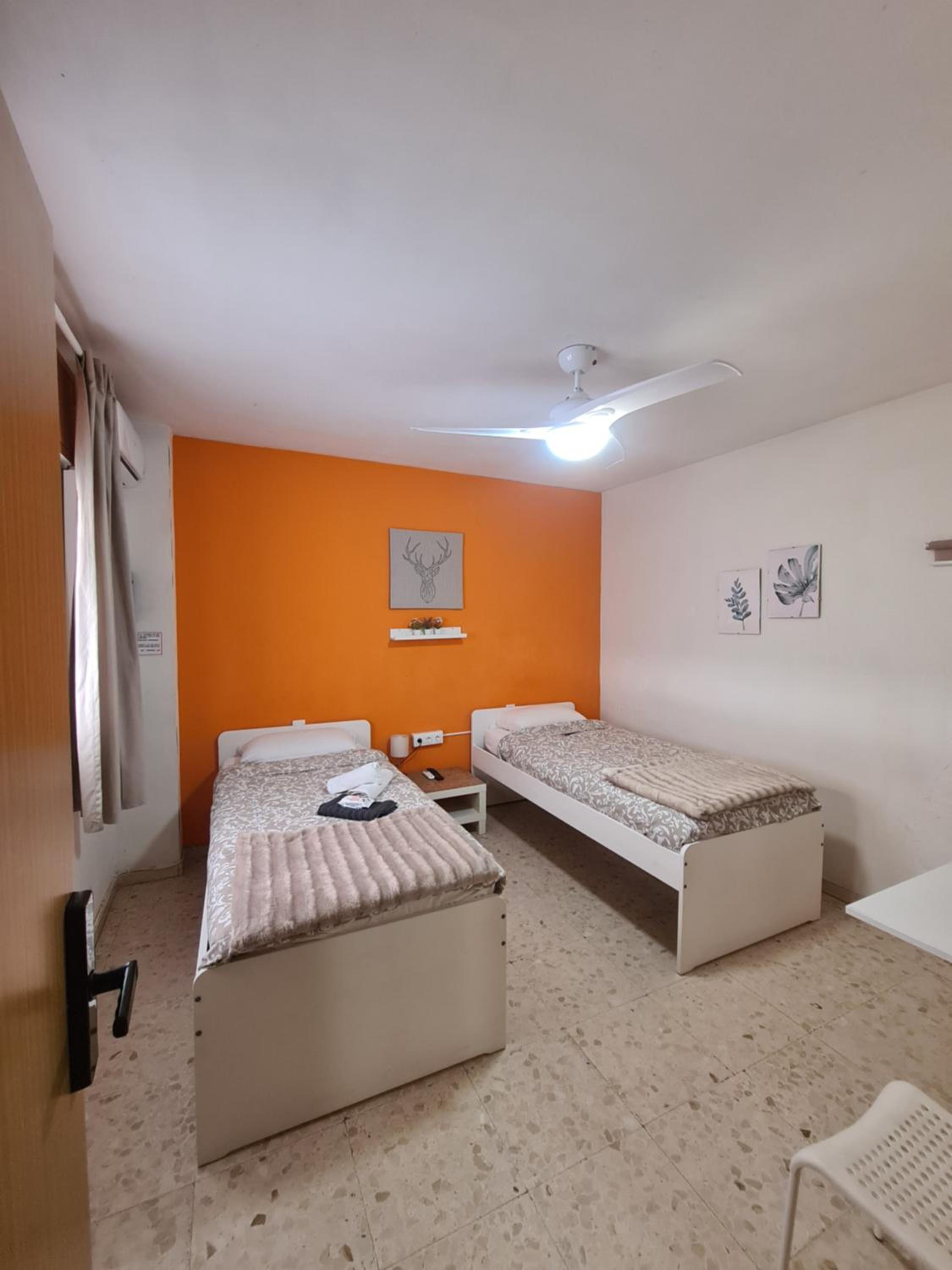 Habitación Estándar con Dos Camas y Baño Compartido
