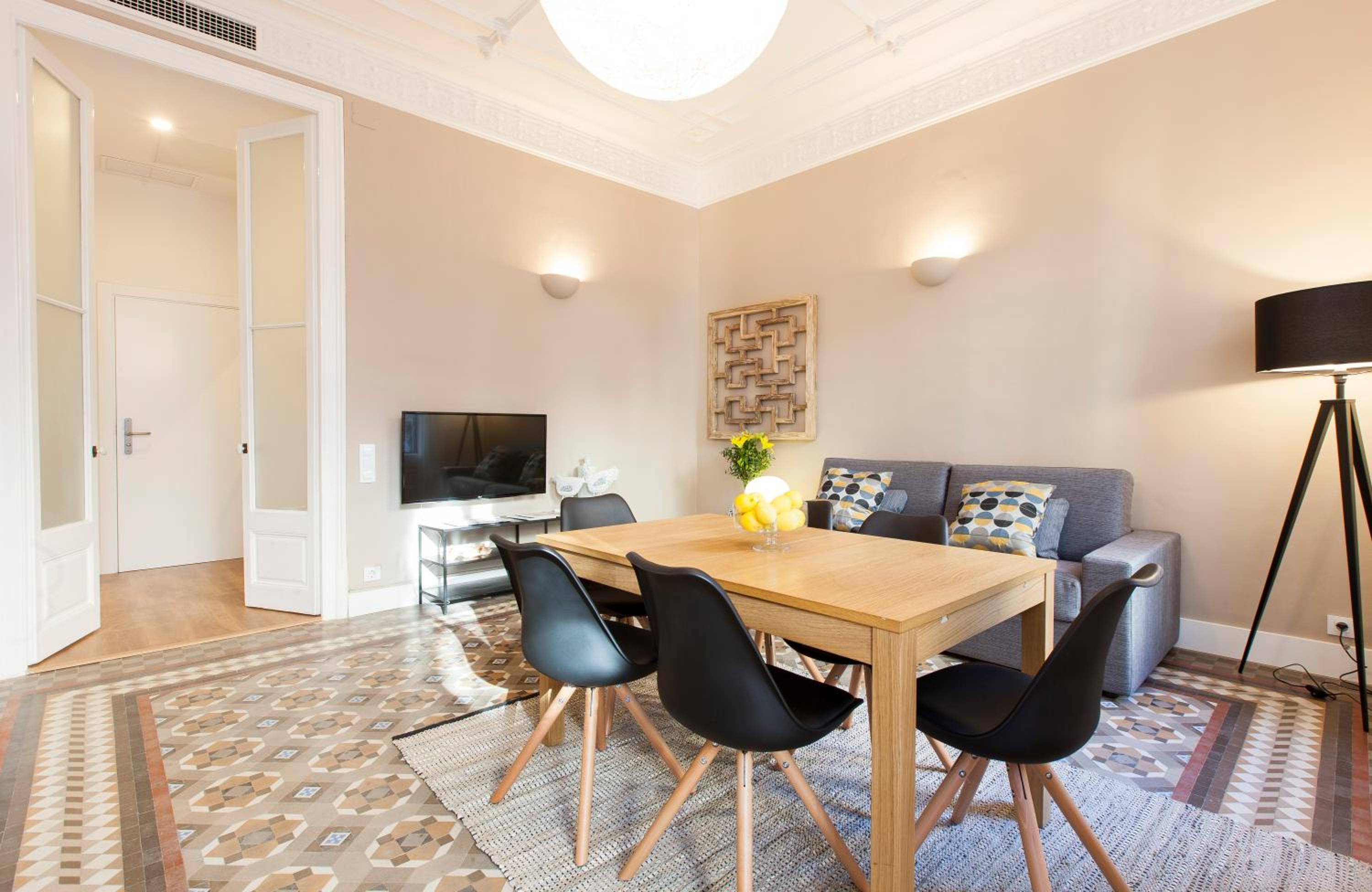 Two-Bedroom Apartment with 2 Bathrooms  photo 2
