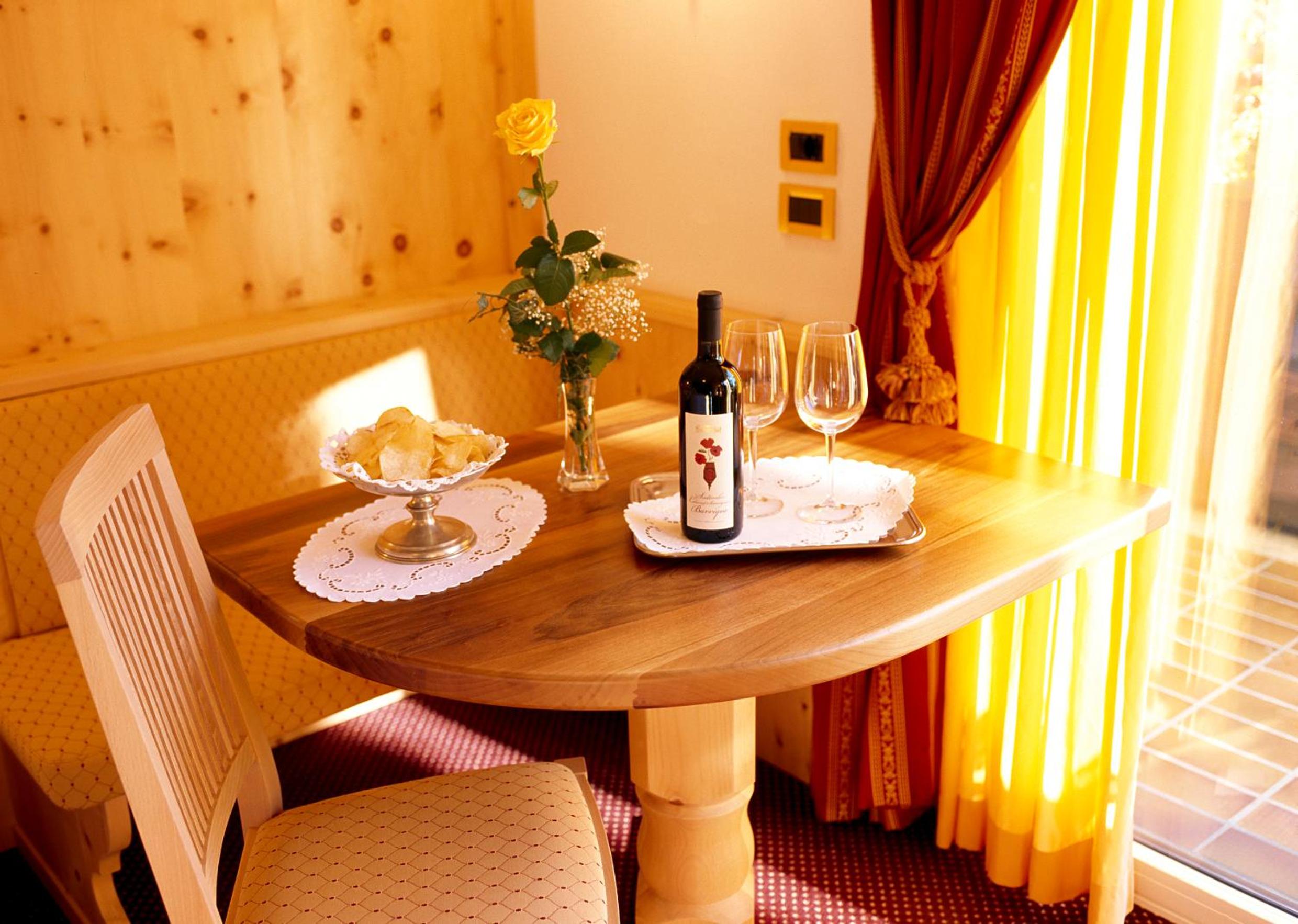 Junior Suite with Balcony - Photo 2