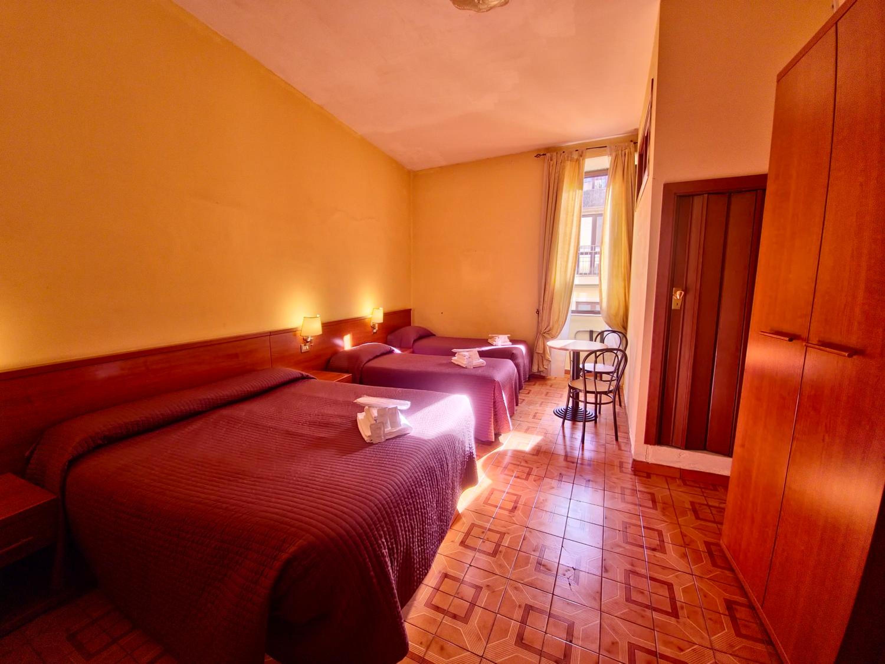 Quadruple Room with Private Bathroom photo 2