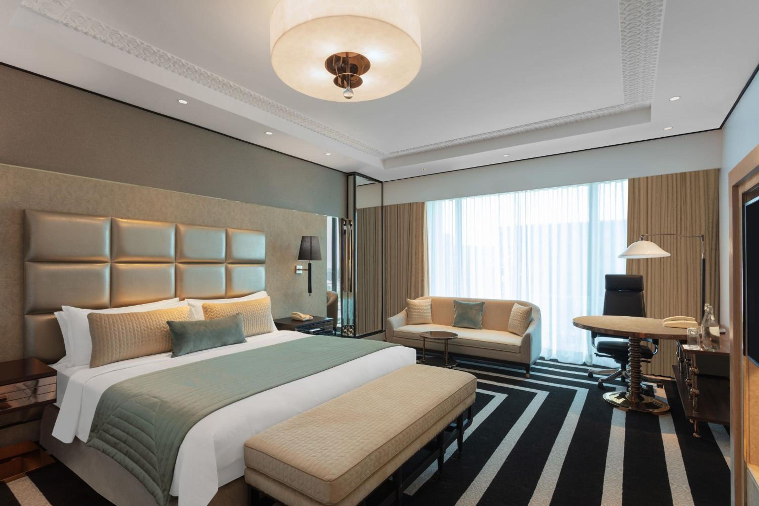 King Room with City View - Club Level - Photo 6