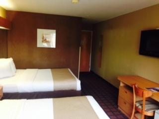 Queen Room with Two Queen Beds - Disability Access/Non-Smoking photo 2
